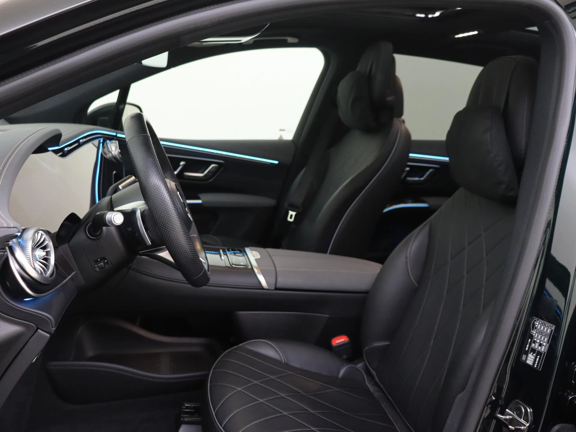 Mercedes-Benz-EQS-image-10