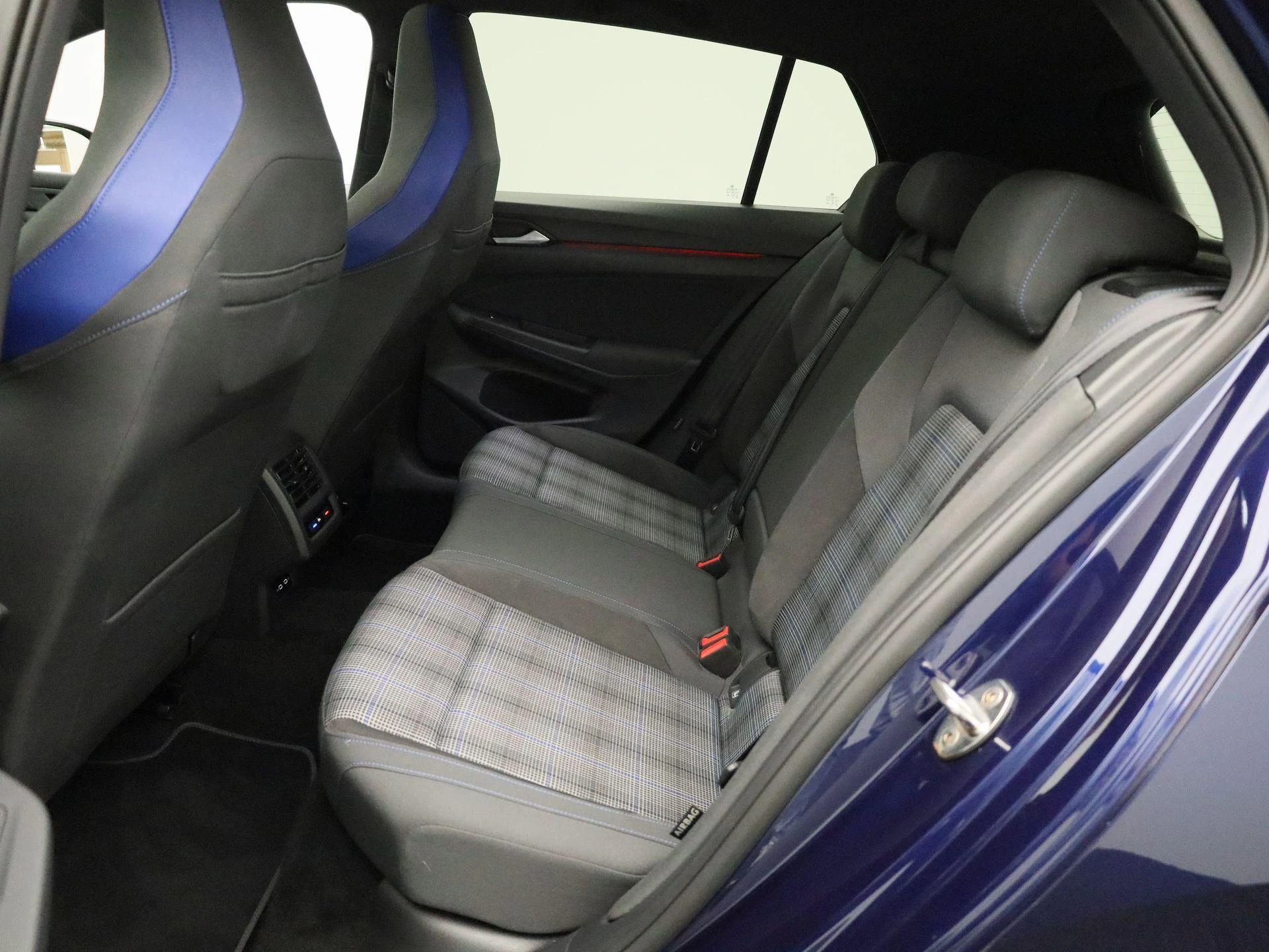 Volkswagen-Golf-image-11