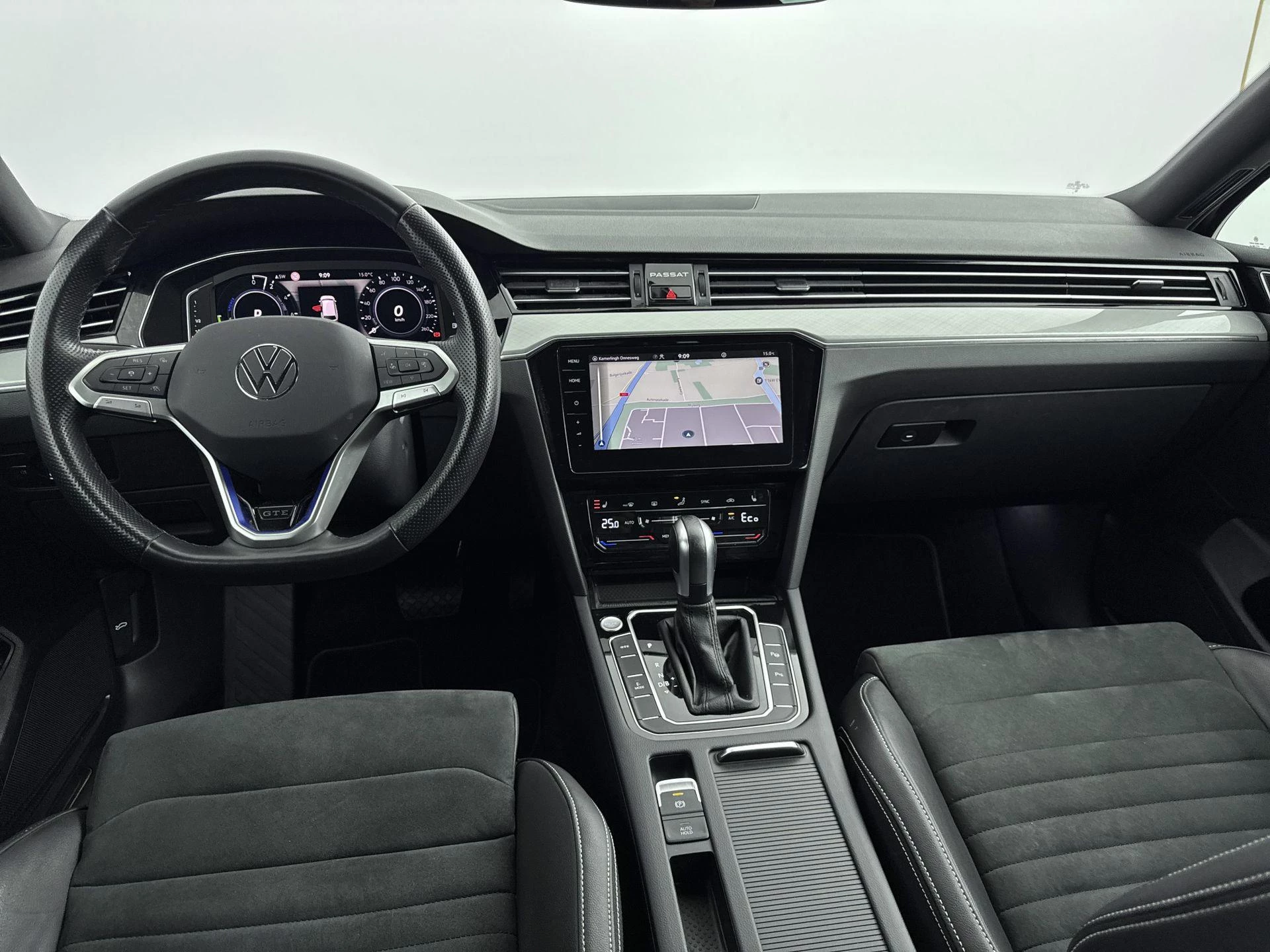 Volkswagen-Passat-image-18