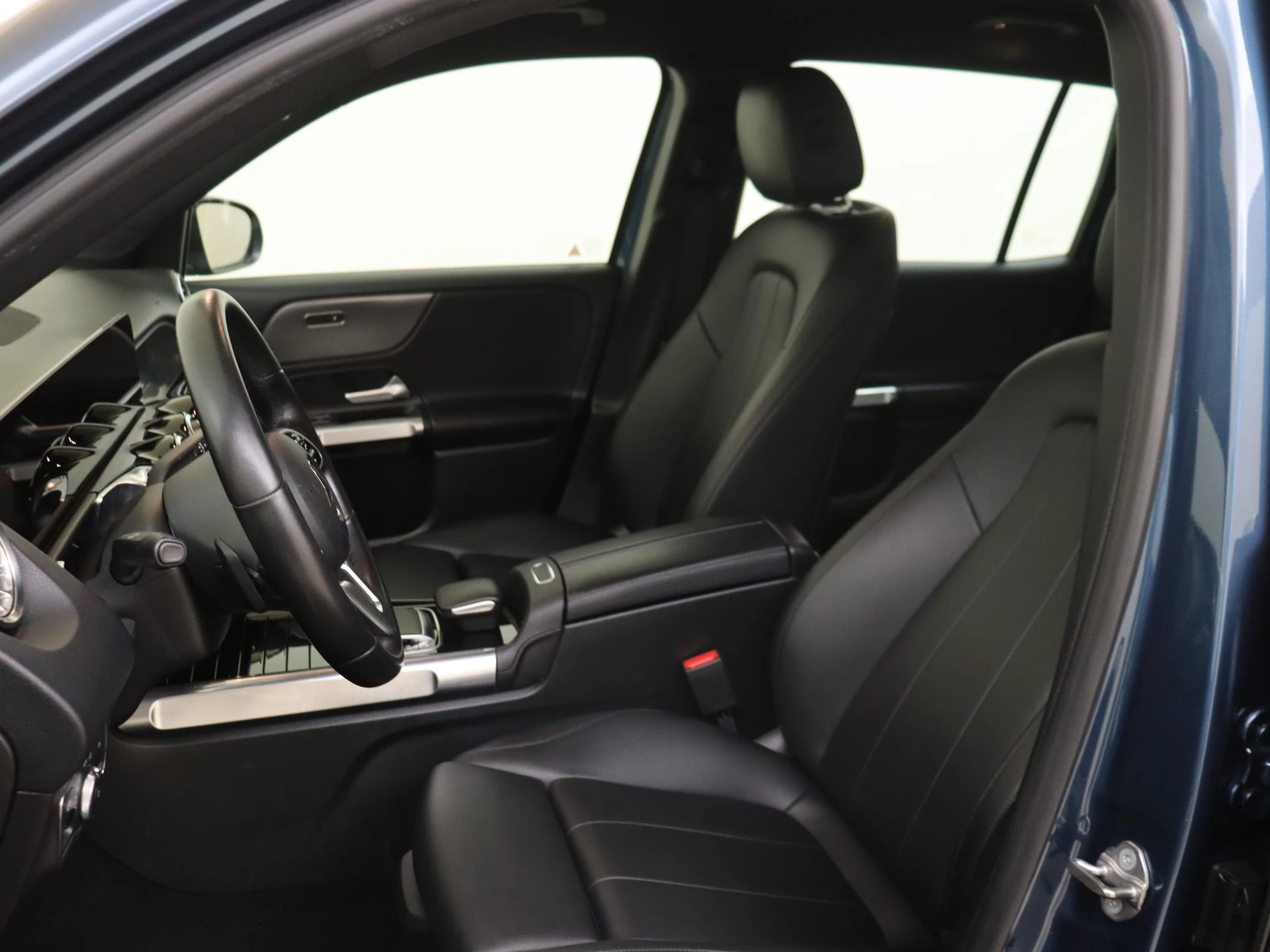 Mercedes-Benz-GLB-image-10