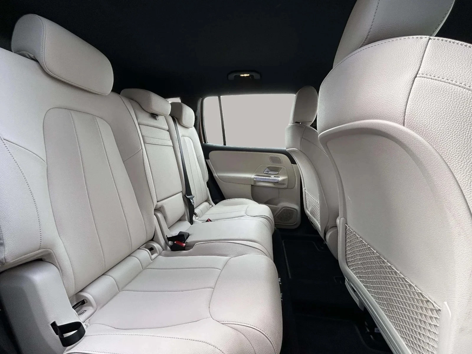 Mercedes-Benz-EQB-image-16