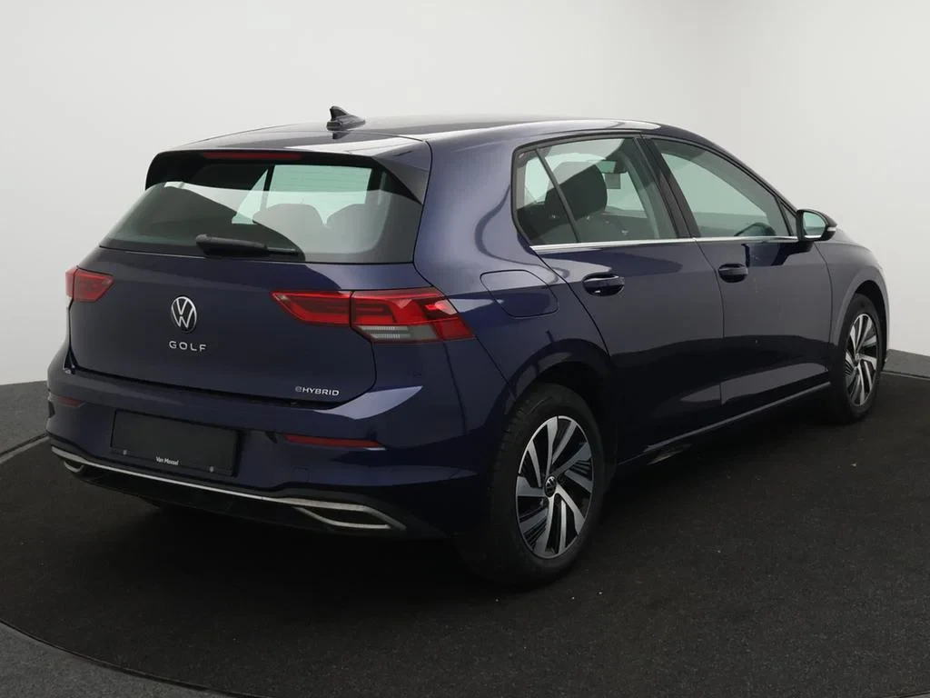 Volkswagen-Golf-image-1