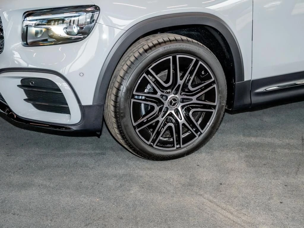 Mercedes-Benz-GLB 200 d-image-5