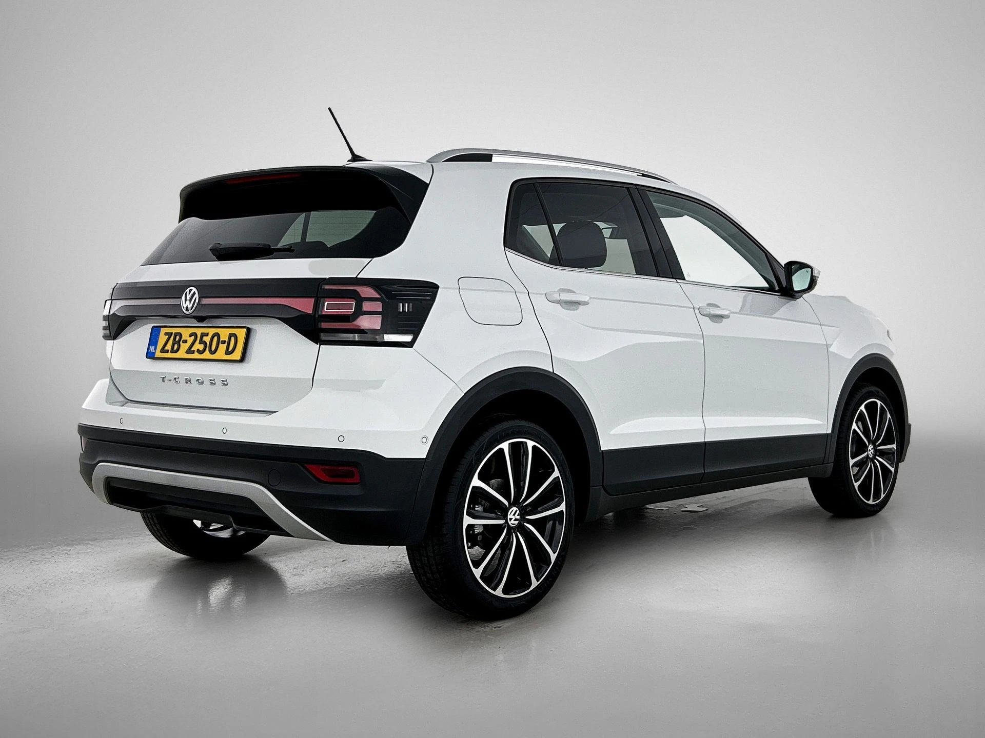Volkswagen-T-Cross-image-3