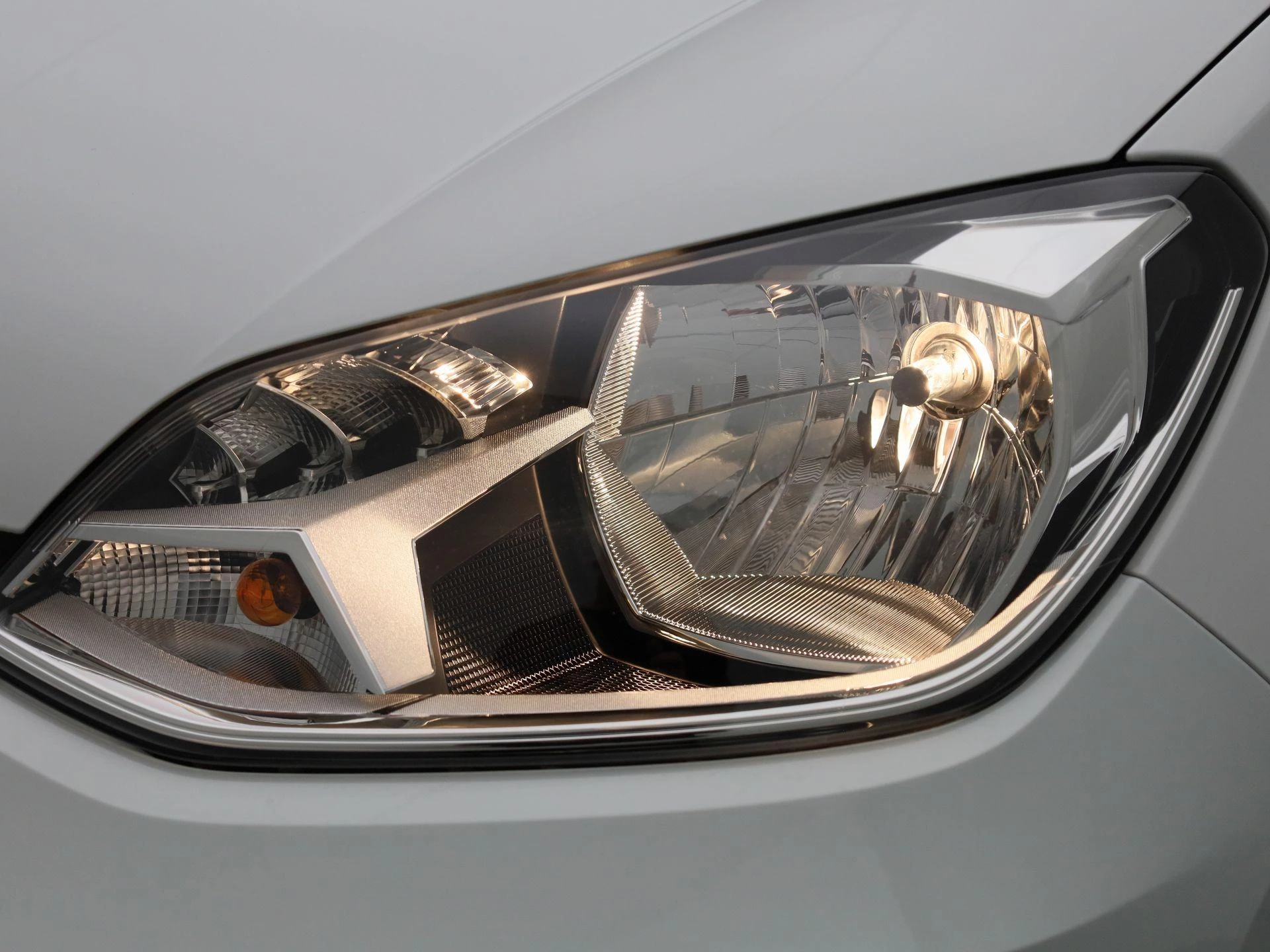 Volkswagen-e-up!-image-13