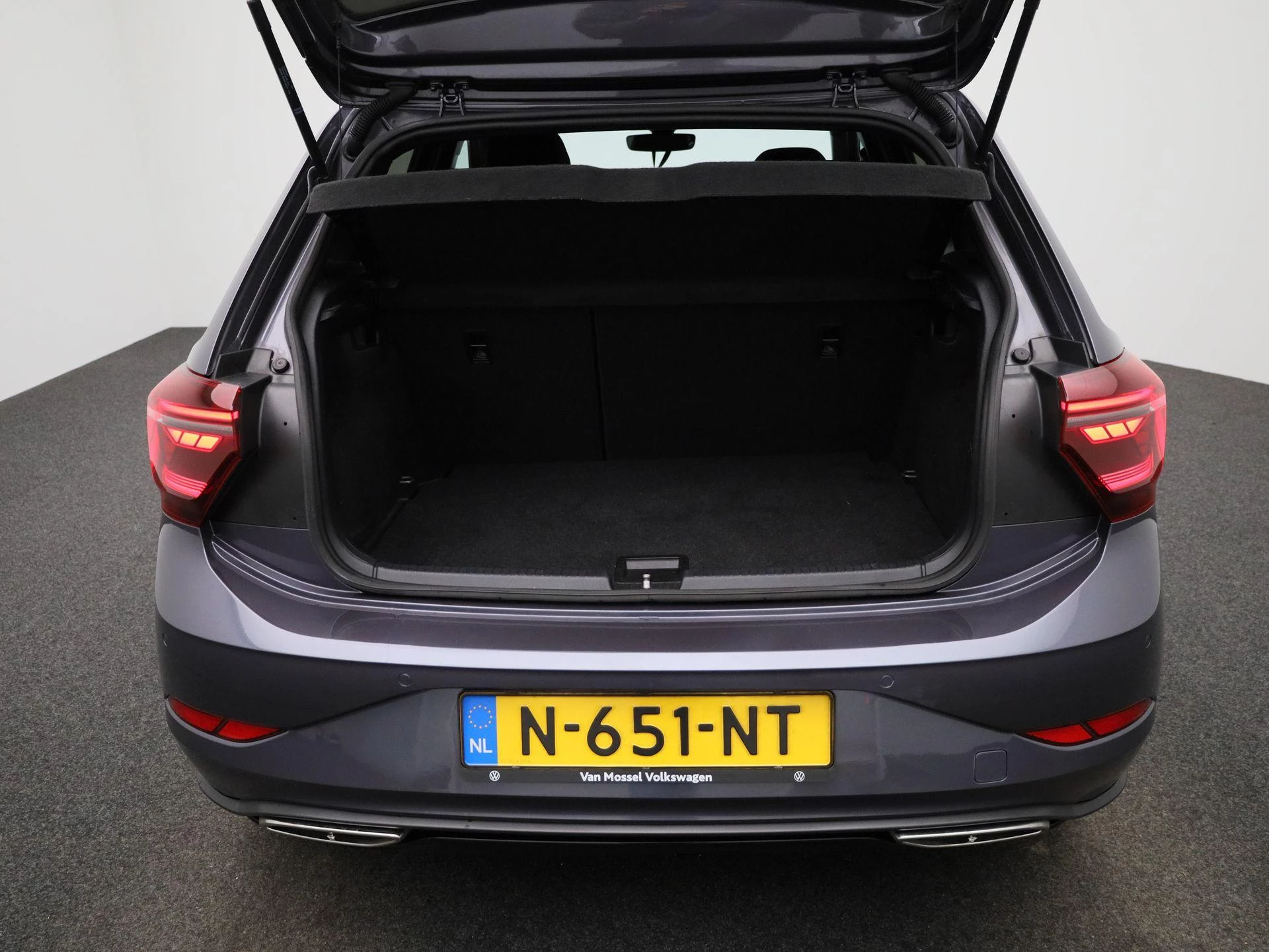 Volkswagen-Polo-image-10