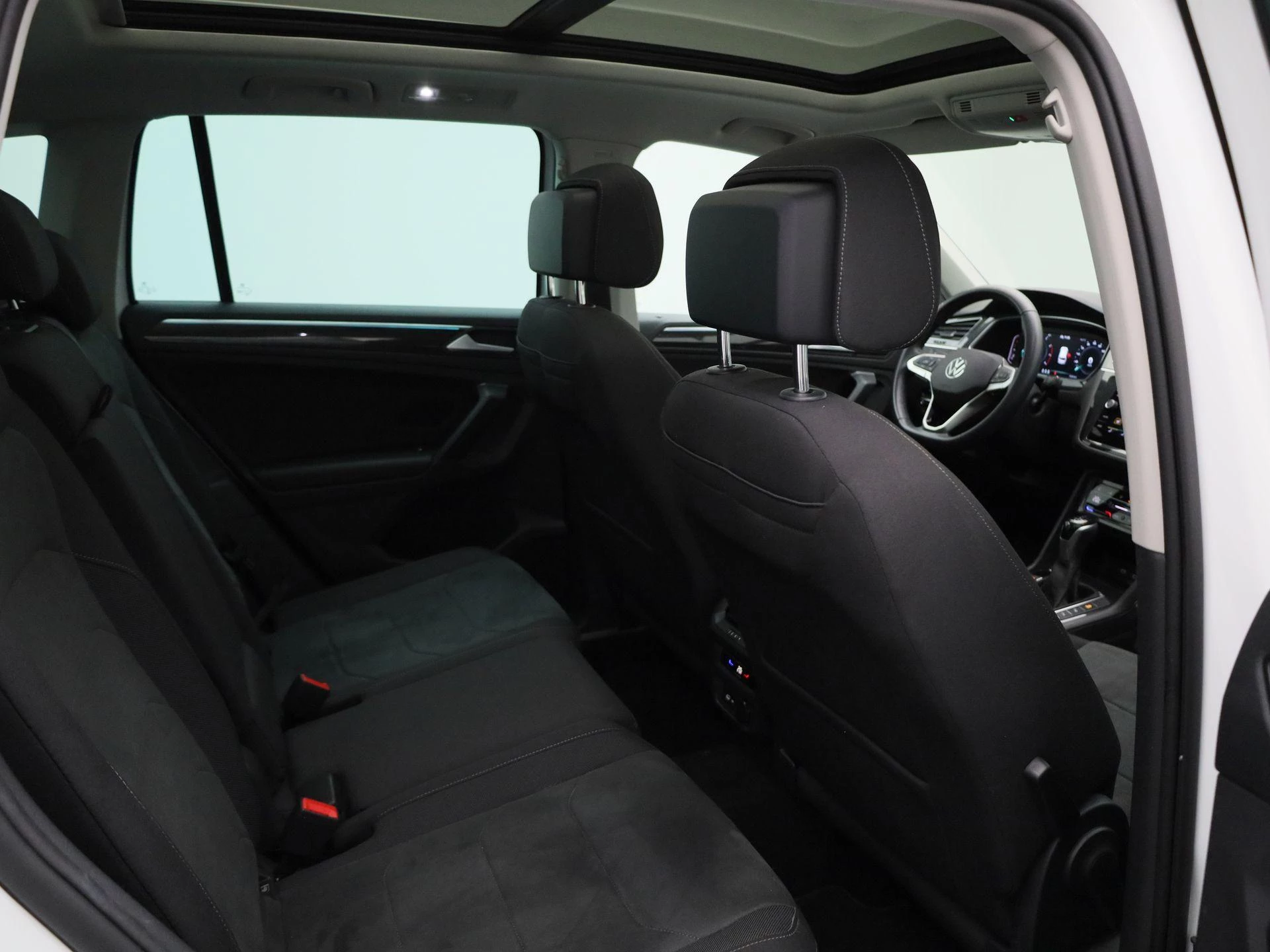 Volkswagen-Tiguan-image-32