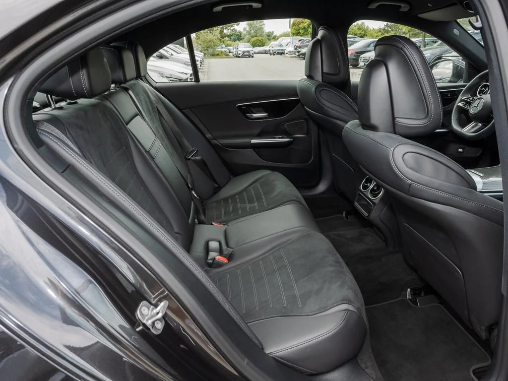 Mercedes-Benz-C-Klasse 300-image-12
