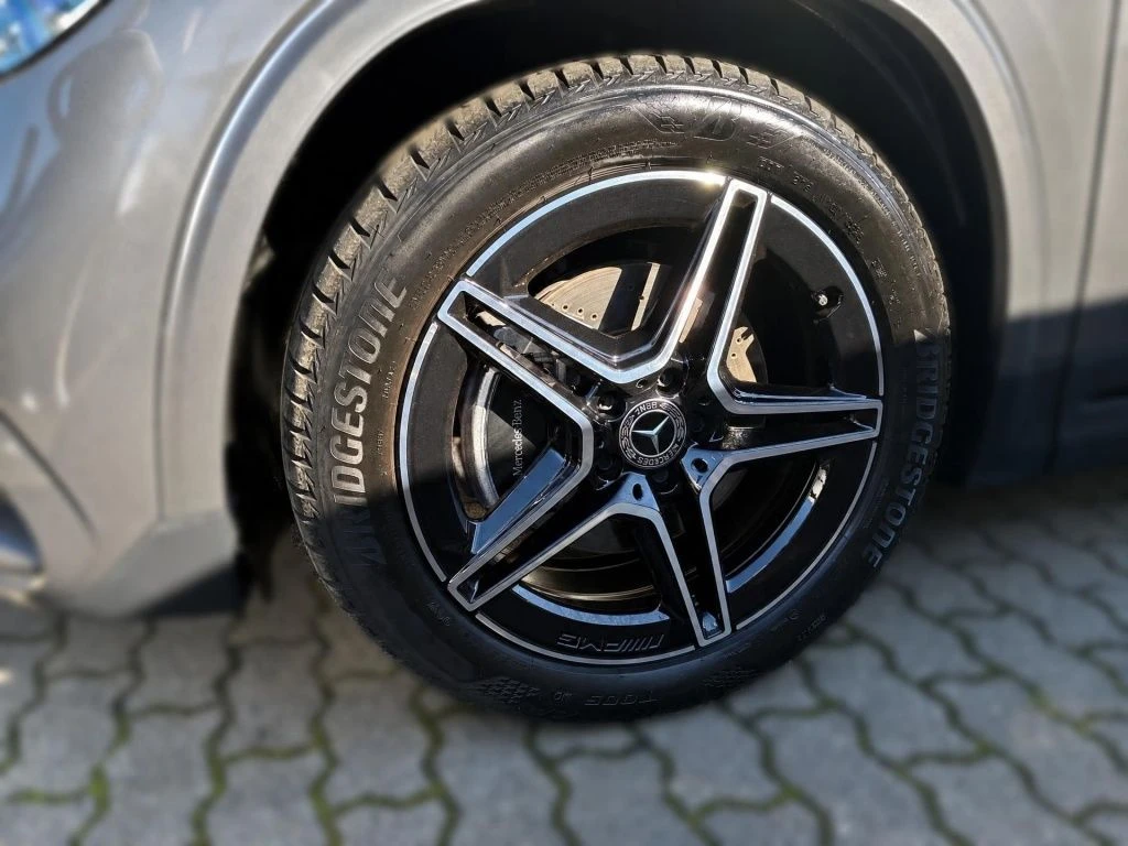 Mercedes-Benz-GLA 200 d-image-5