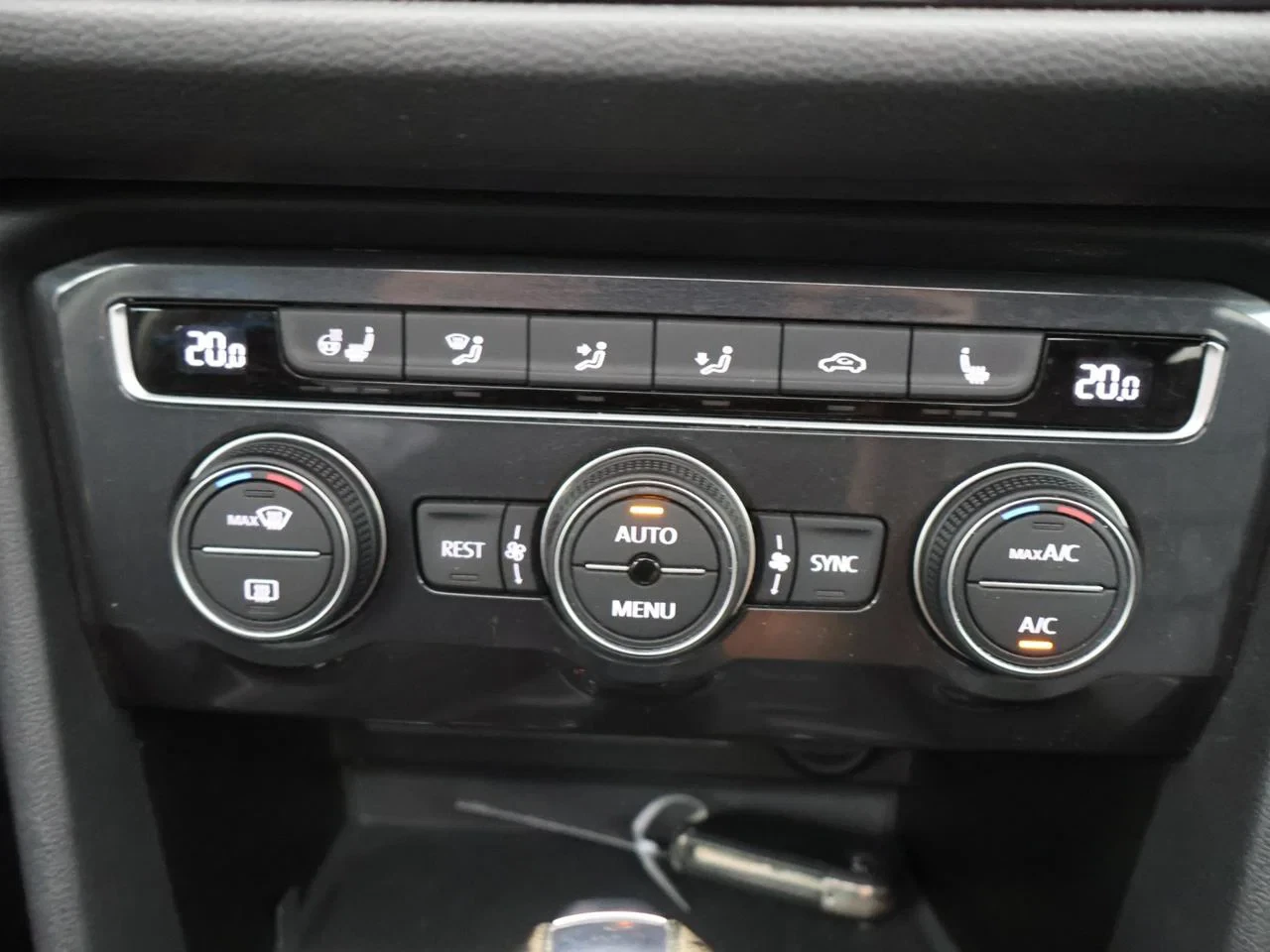 Volkswagen-Tiguan Allspace-image-19