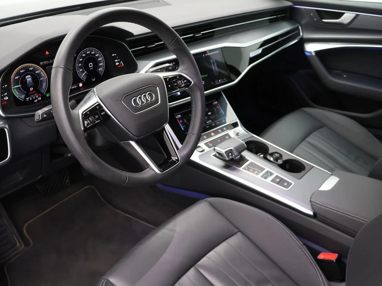 Audi A6 Avant PHEV A6 Avant PHEV 50TFSIe *AUTOMAAT*TREKHAAK*LEDER*CAMERA*ACC*VIRTUAL COCKPIT*PDC*SFEERVERLICHTING*AIRCO*...*