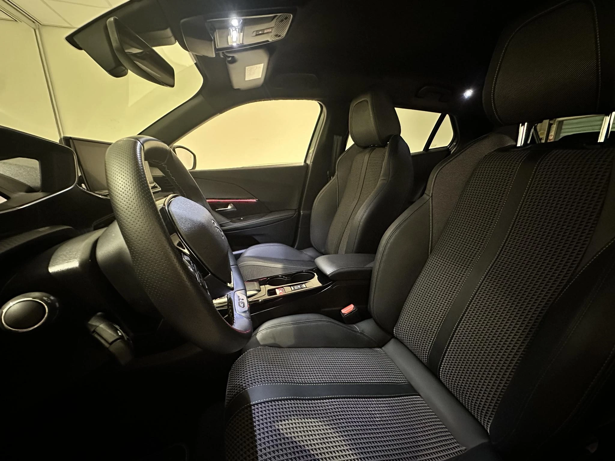 Peugeot-e-2008-image-16