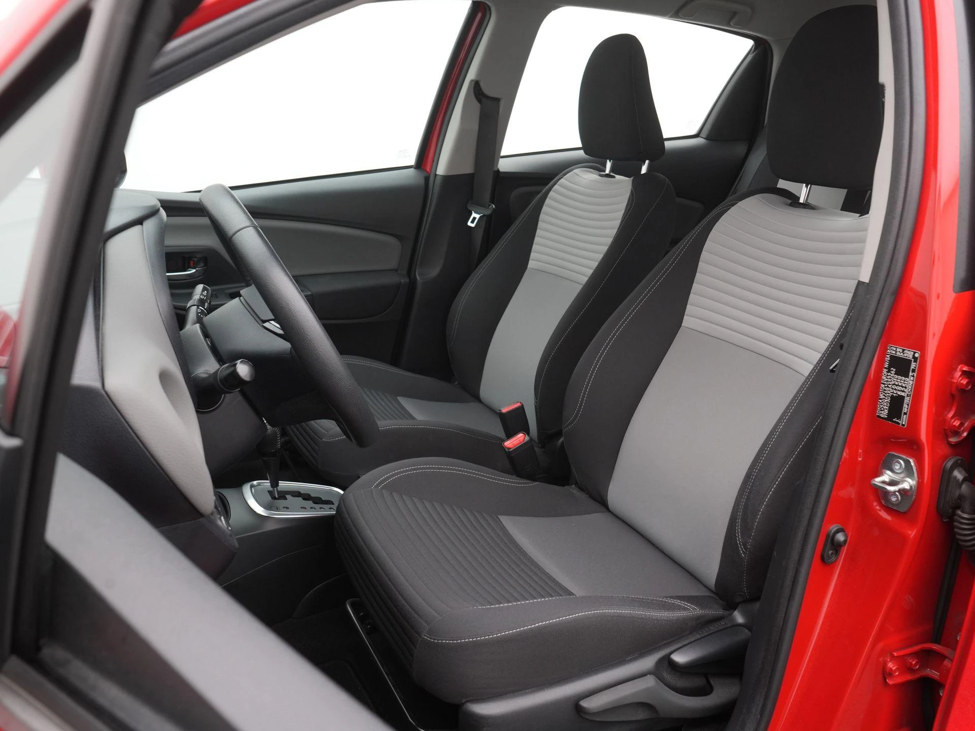 Toyota-Yaris-image-8