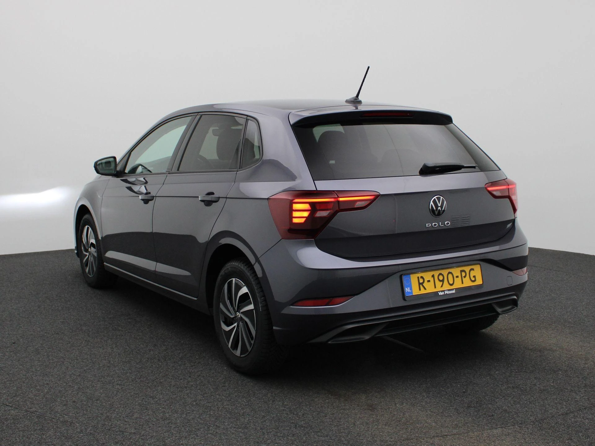 Volkswagen-Polo-image-1