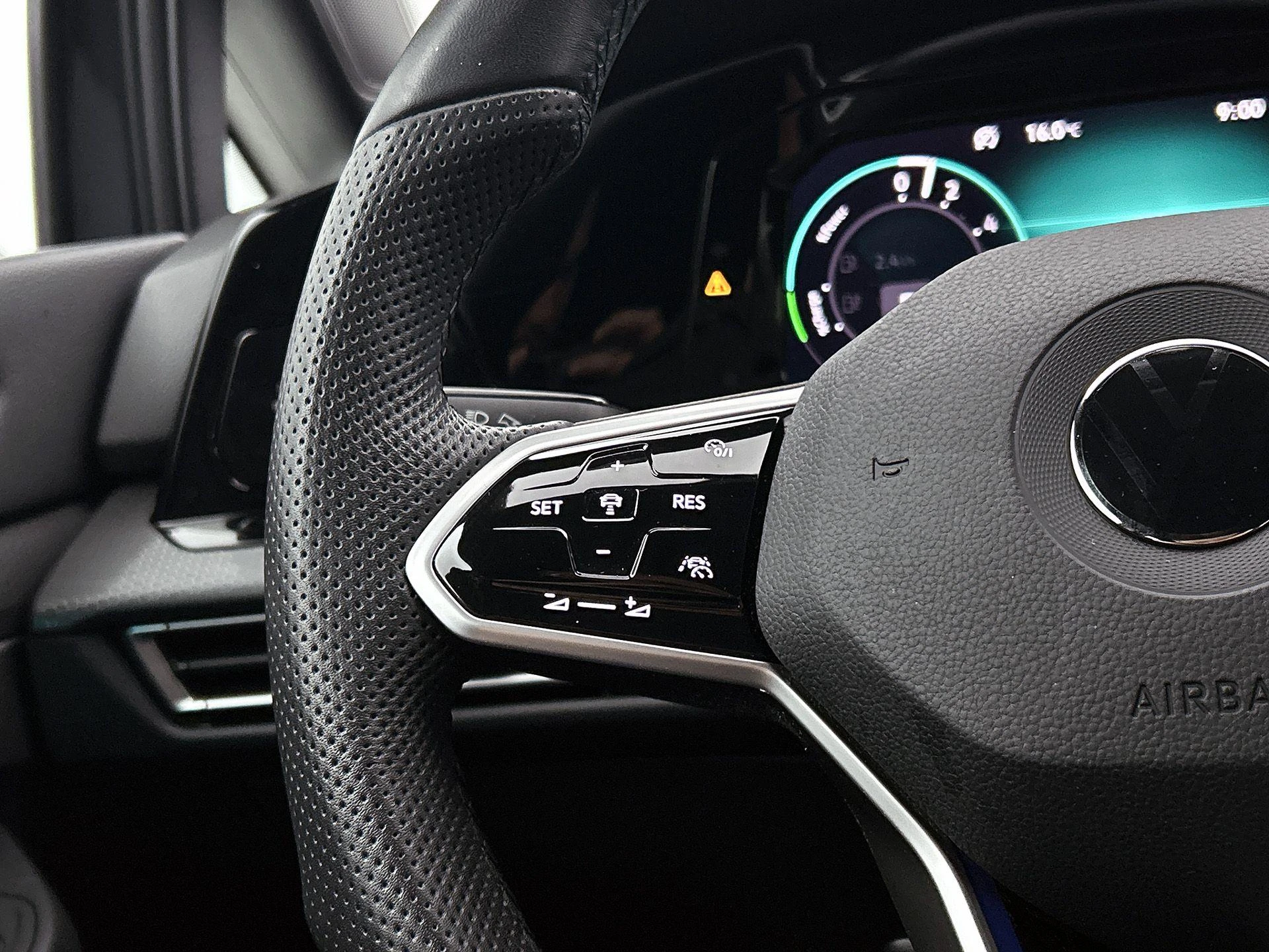 Volkswagen-Golf-image-5
