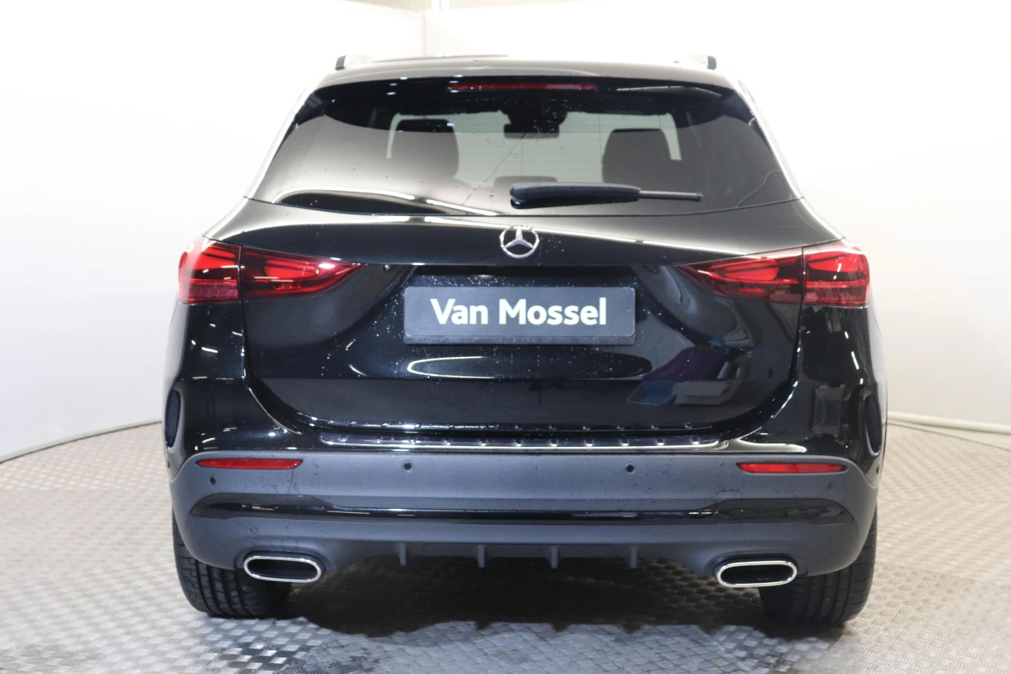 Mercedes-Benz-GLA-image-4