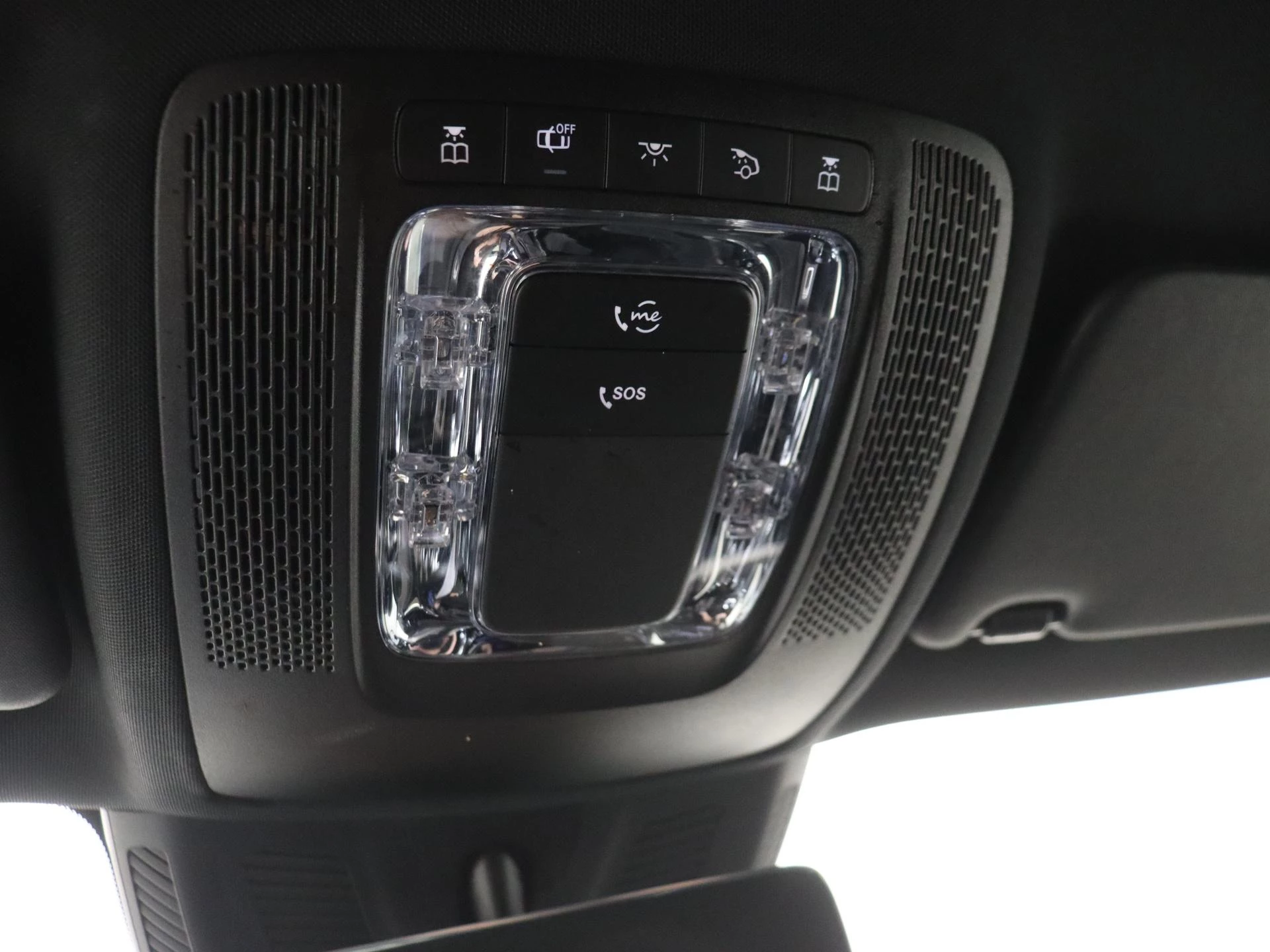 Mercedes-Benz-EQB-image-23