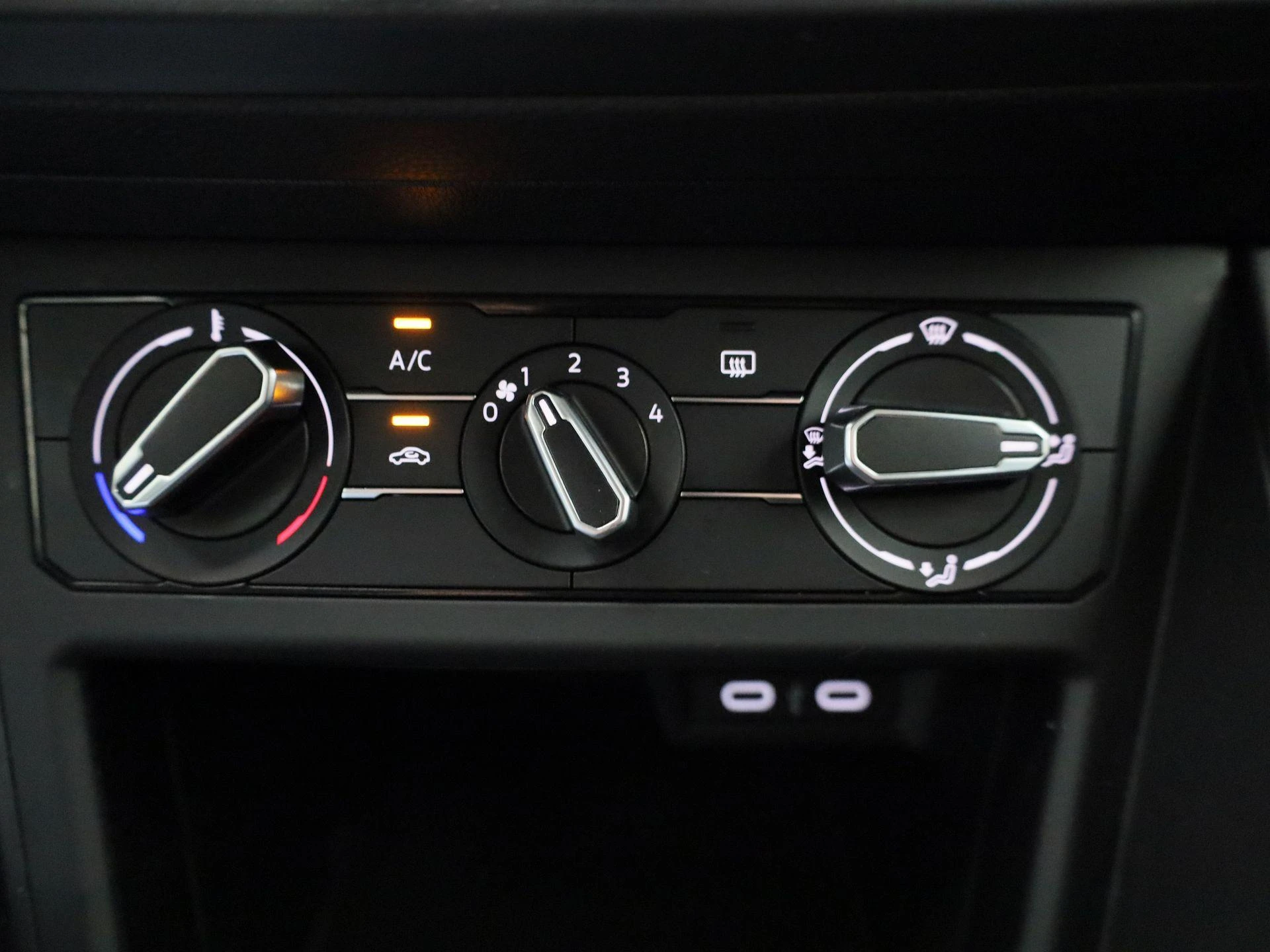 Volkswagen-Polo-image-19