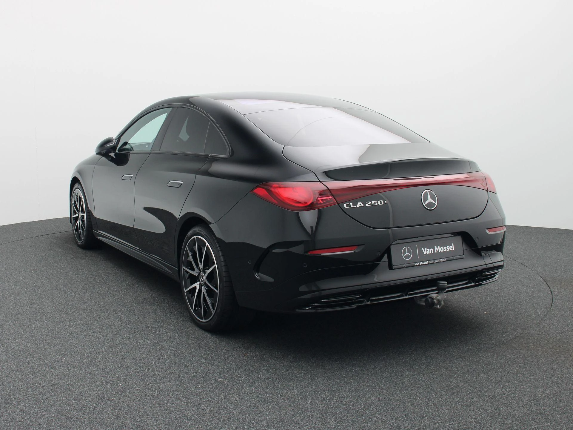 Mercedes-Benz-CLA-image-1