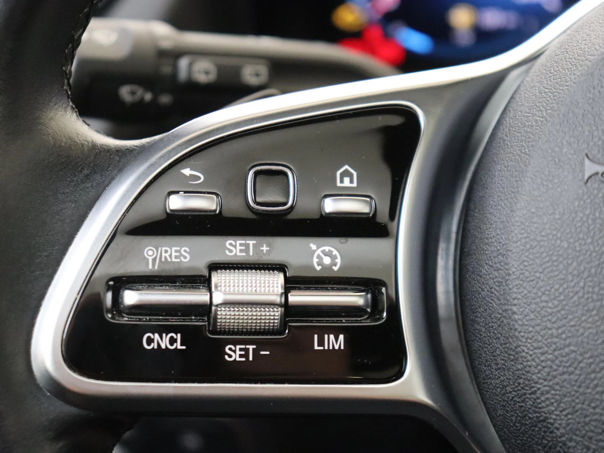 Mercedes-Benz-B-Klasse-image-12