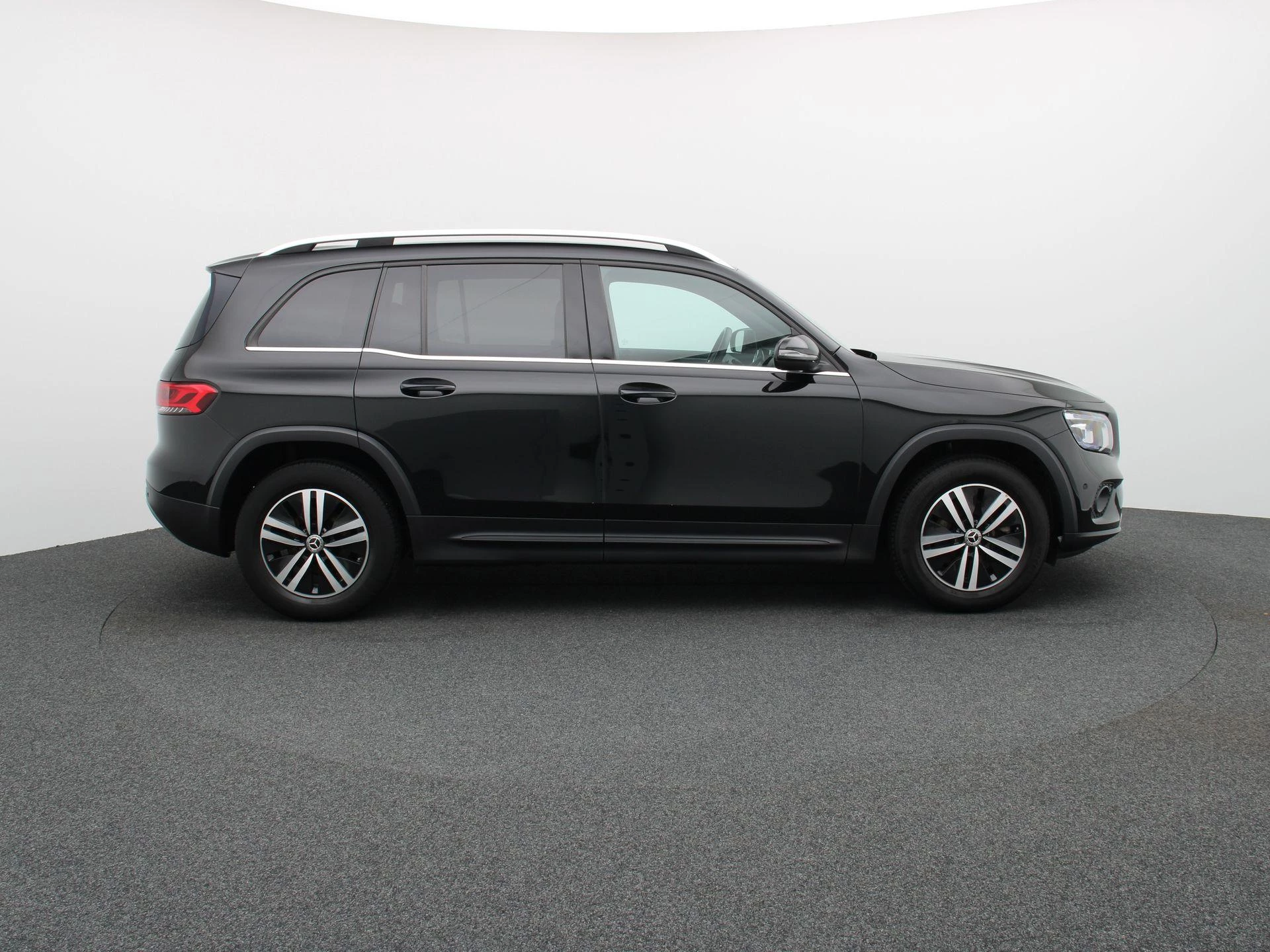 Mercedes-Benz GLB 200 Business Solution + CARPLAY + LED + CAMERA +