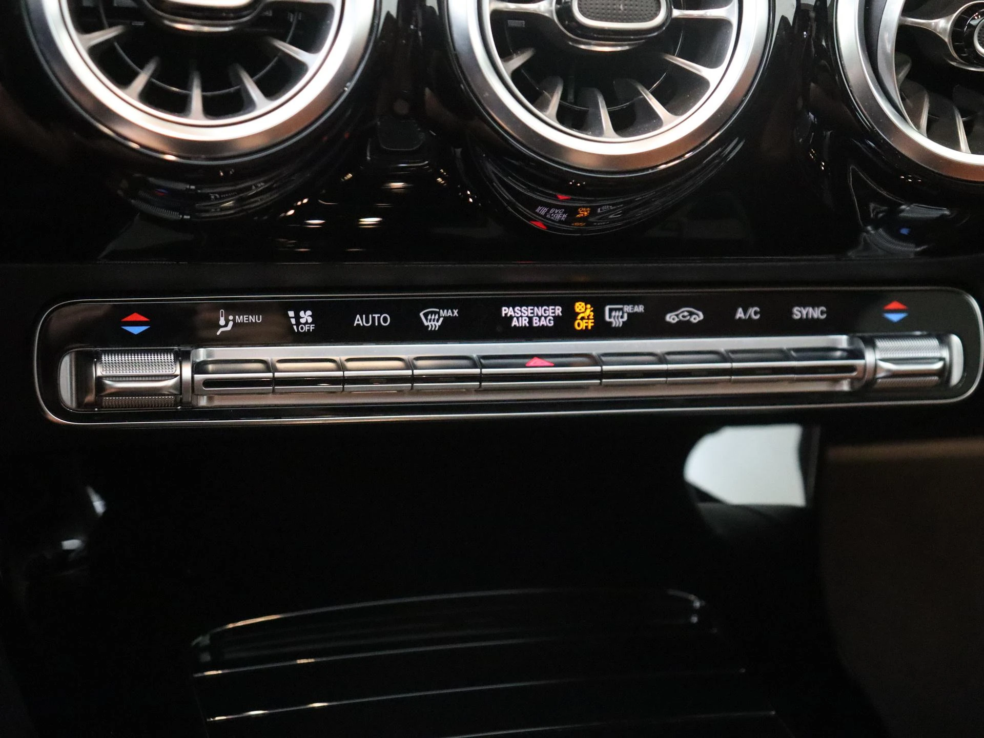 Mercedes-Benz CLA 180 Business Solution Luxury
