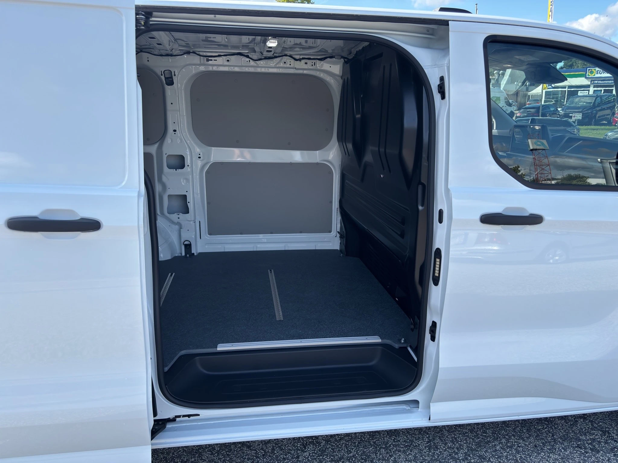 Ford-Transit Custom-image-18