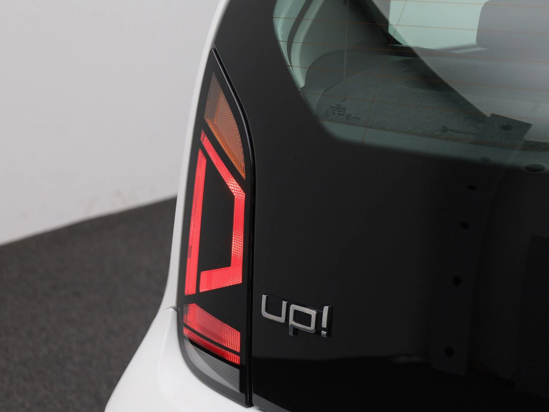 Volkswagen-up!-image-29