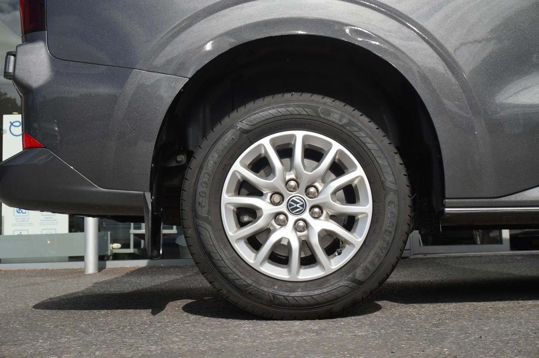 Volkswagen-Transporter-image-54