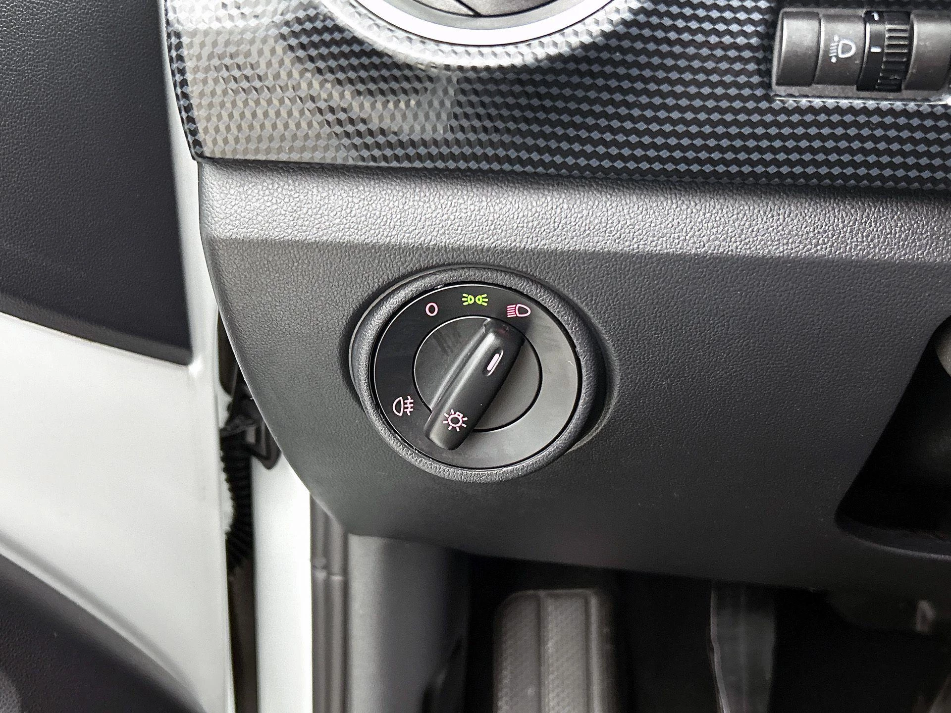 Volkswagen-up!-image-23