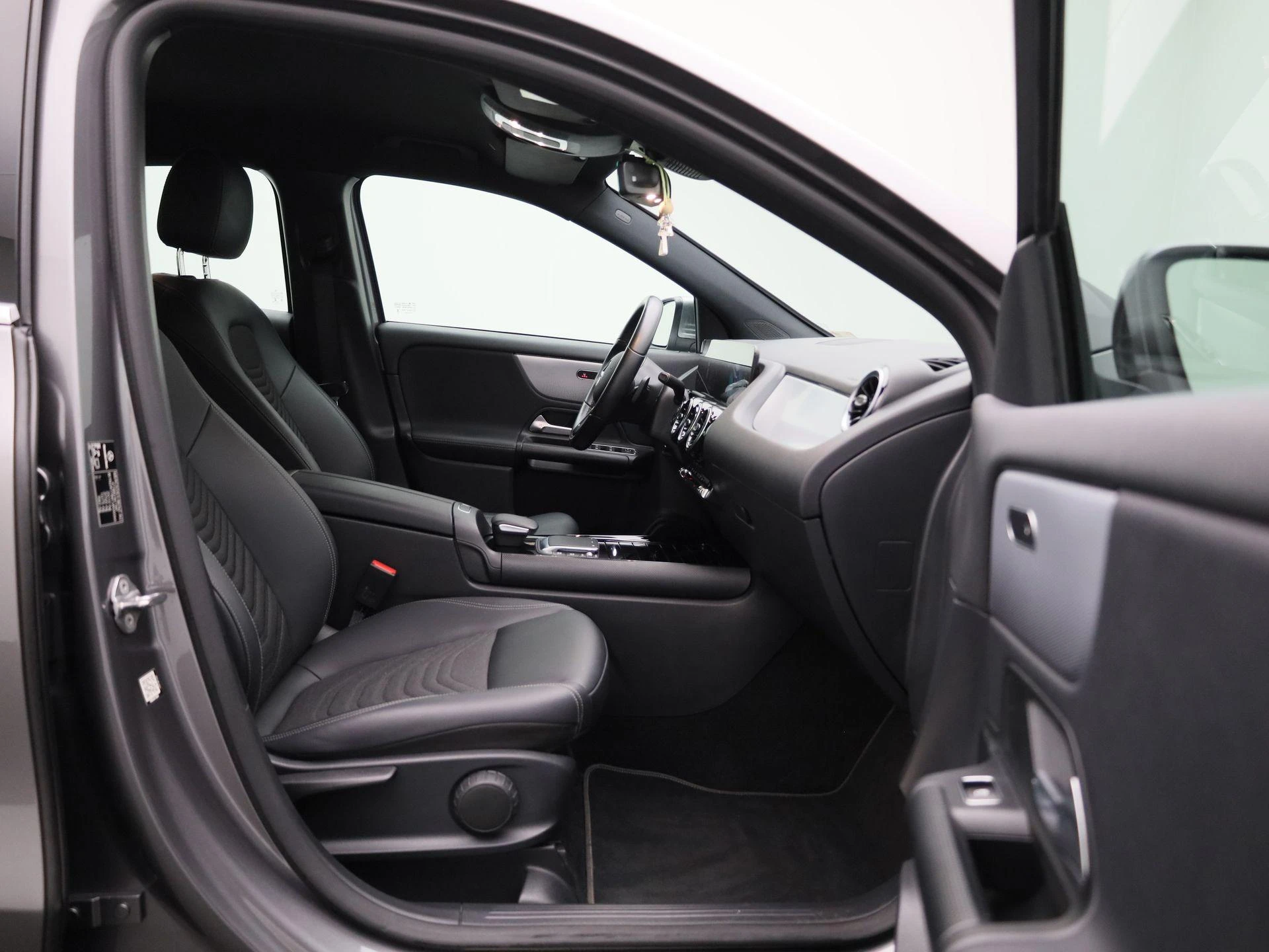 Mercedes-Benz-GLA-image-34
