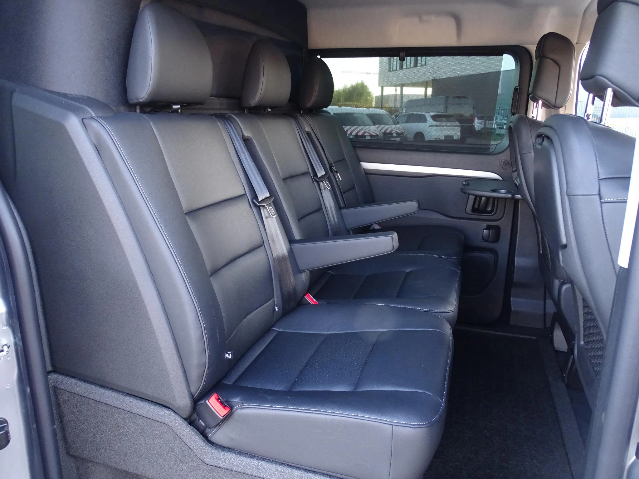 Opel-Vivaro-image-14