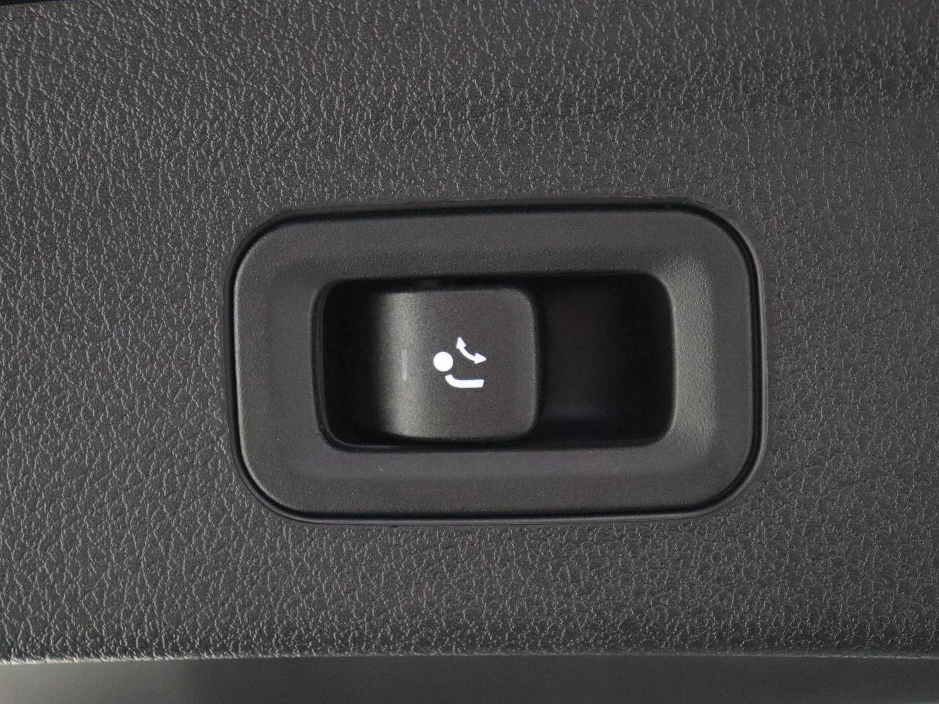 Mercedes-Benz-GLE-image-32