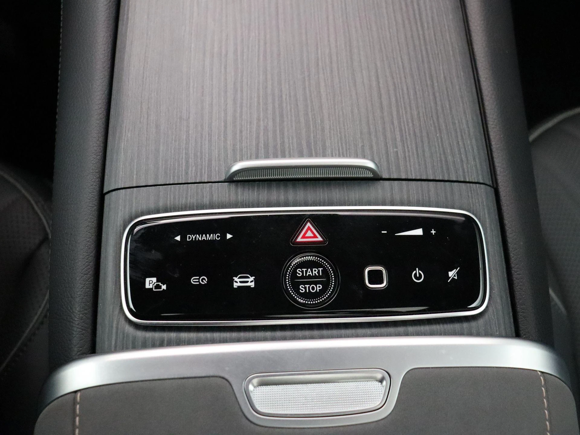 Mercedes-Benz-EQS-image-22