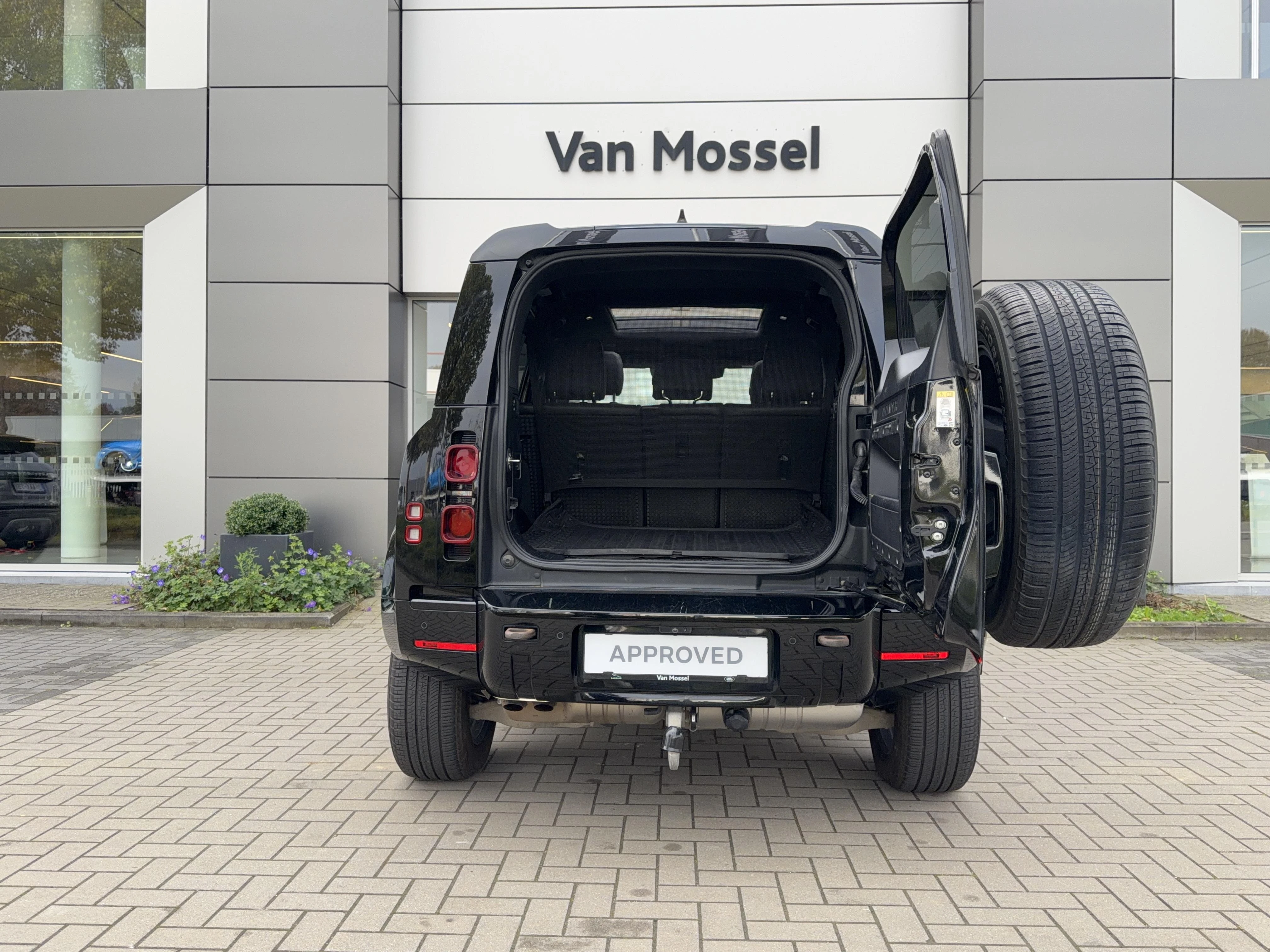 Land Rover-Defender-image-6