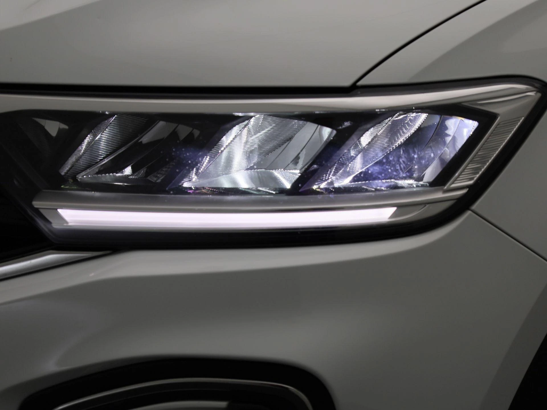 Volkswagen-T-Roc-image-14