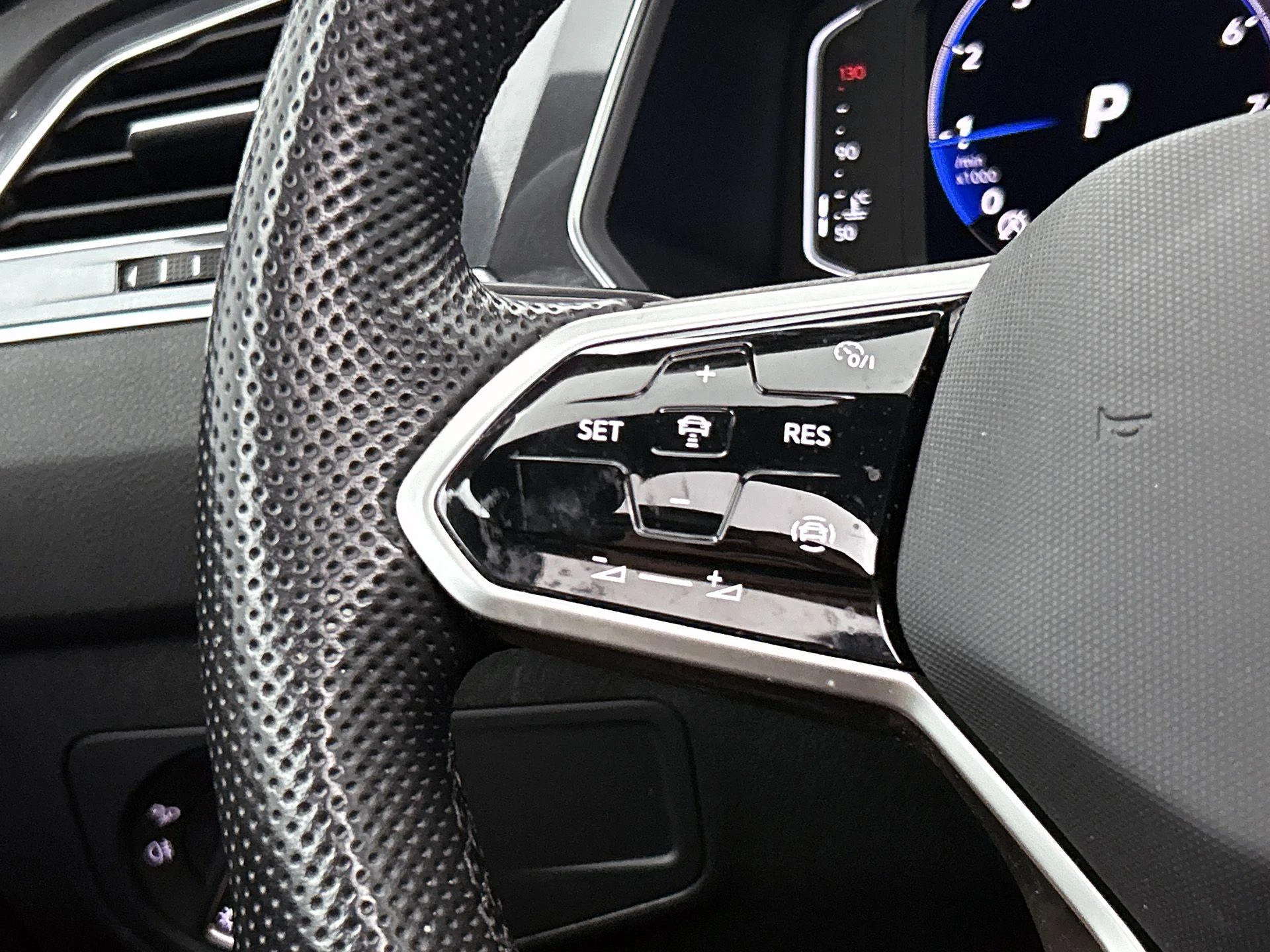 Volkswagen-Tiguan Allspace-image-5