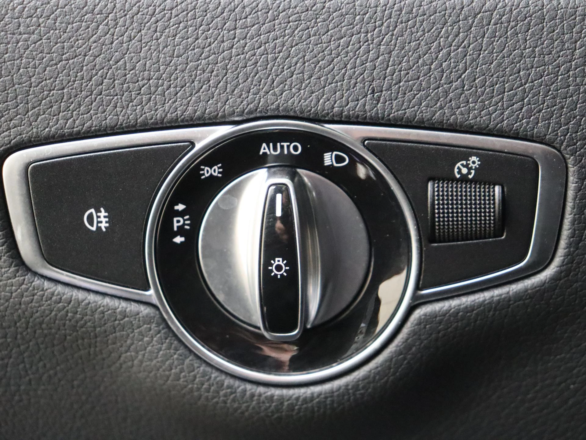 Mercedes-Benz-E-Klasse-image-24