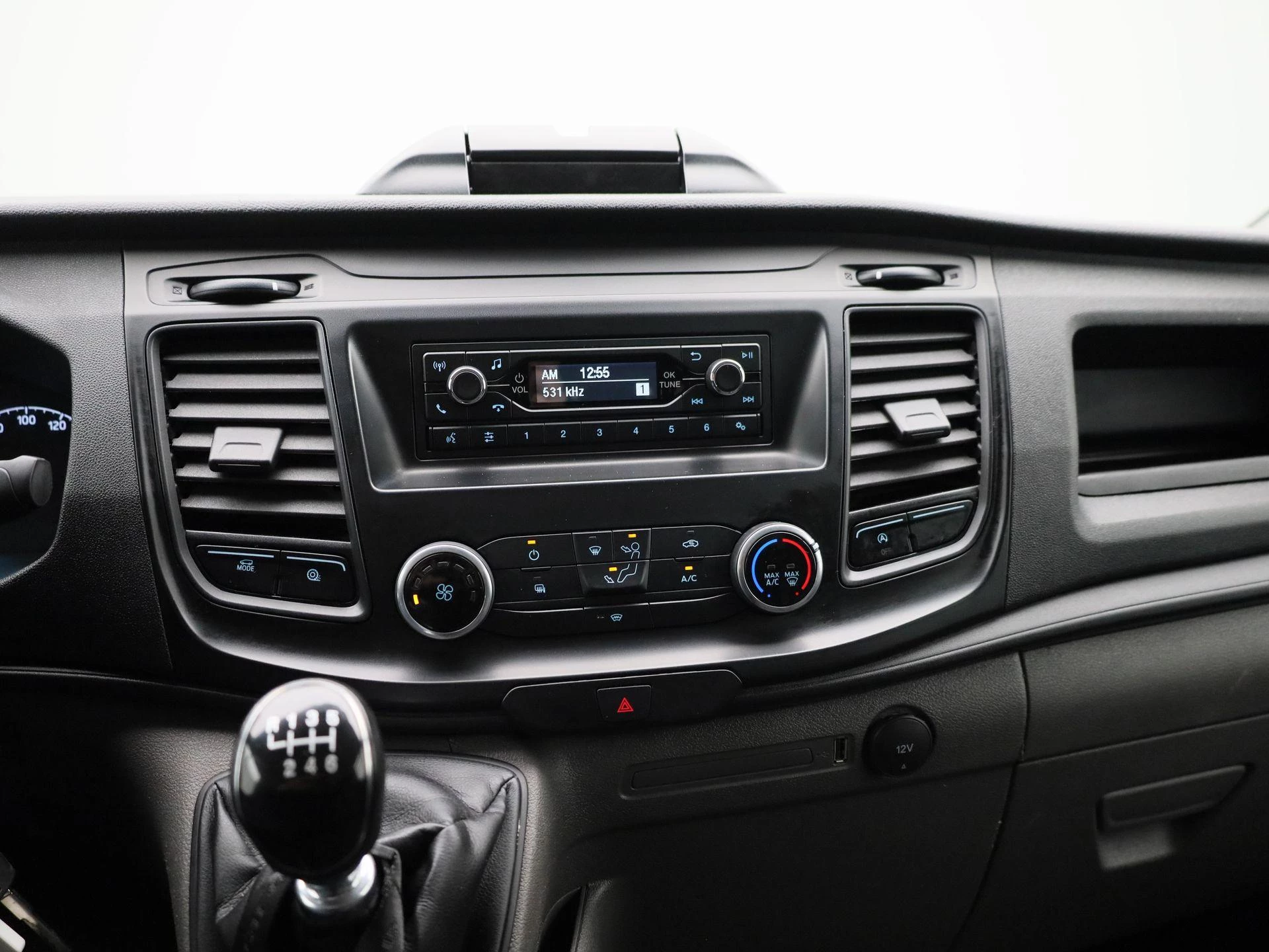 Ford-Transit Custom-image-8