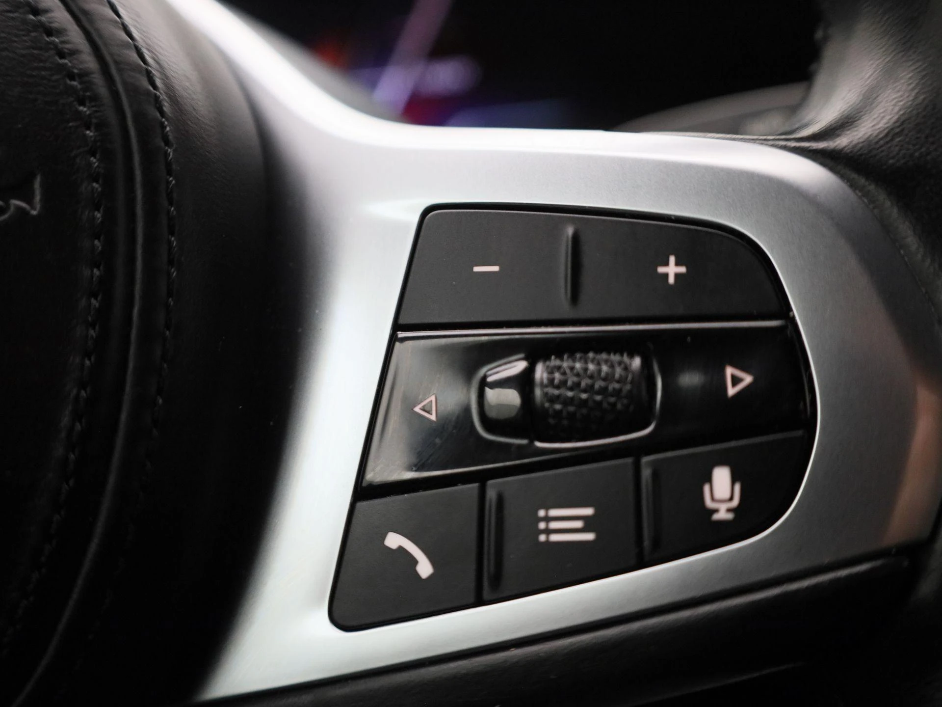 BMW-i4-image-28