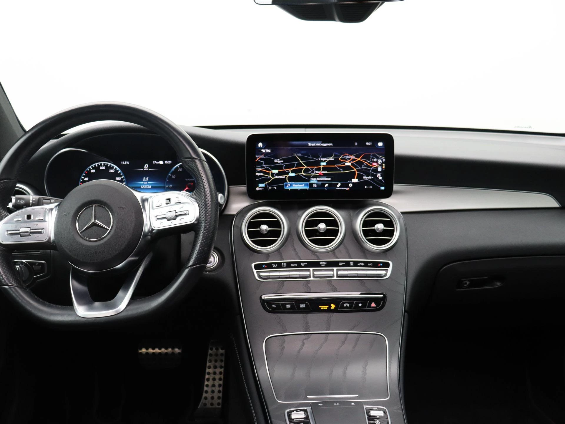Mercedes-Benz GLC 300e SUV AMG LINE + PANO DAK + BURMESTER + CARPLAY + SURROUND VIEW +