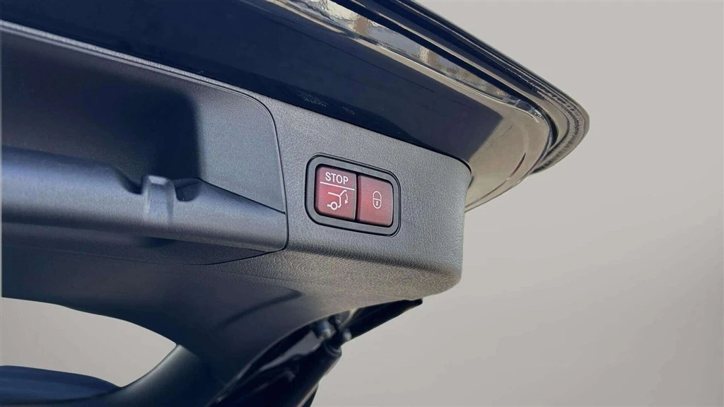 Mercedes-Benz-EQB-image-24