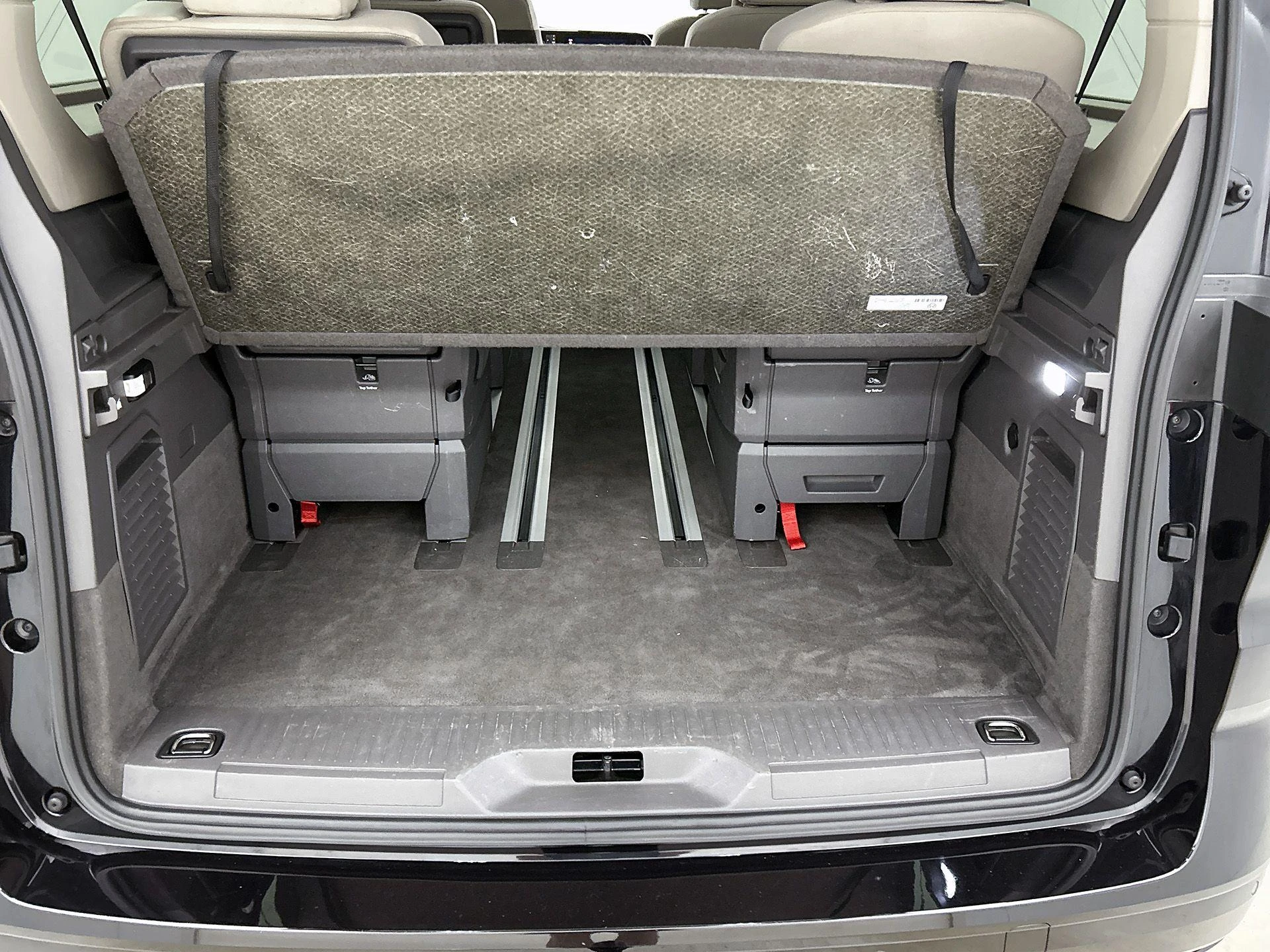 Volkswagen-Multivan-image-27