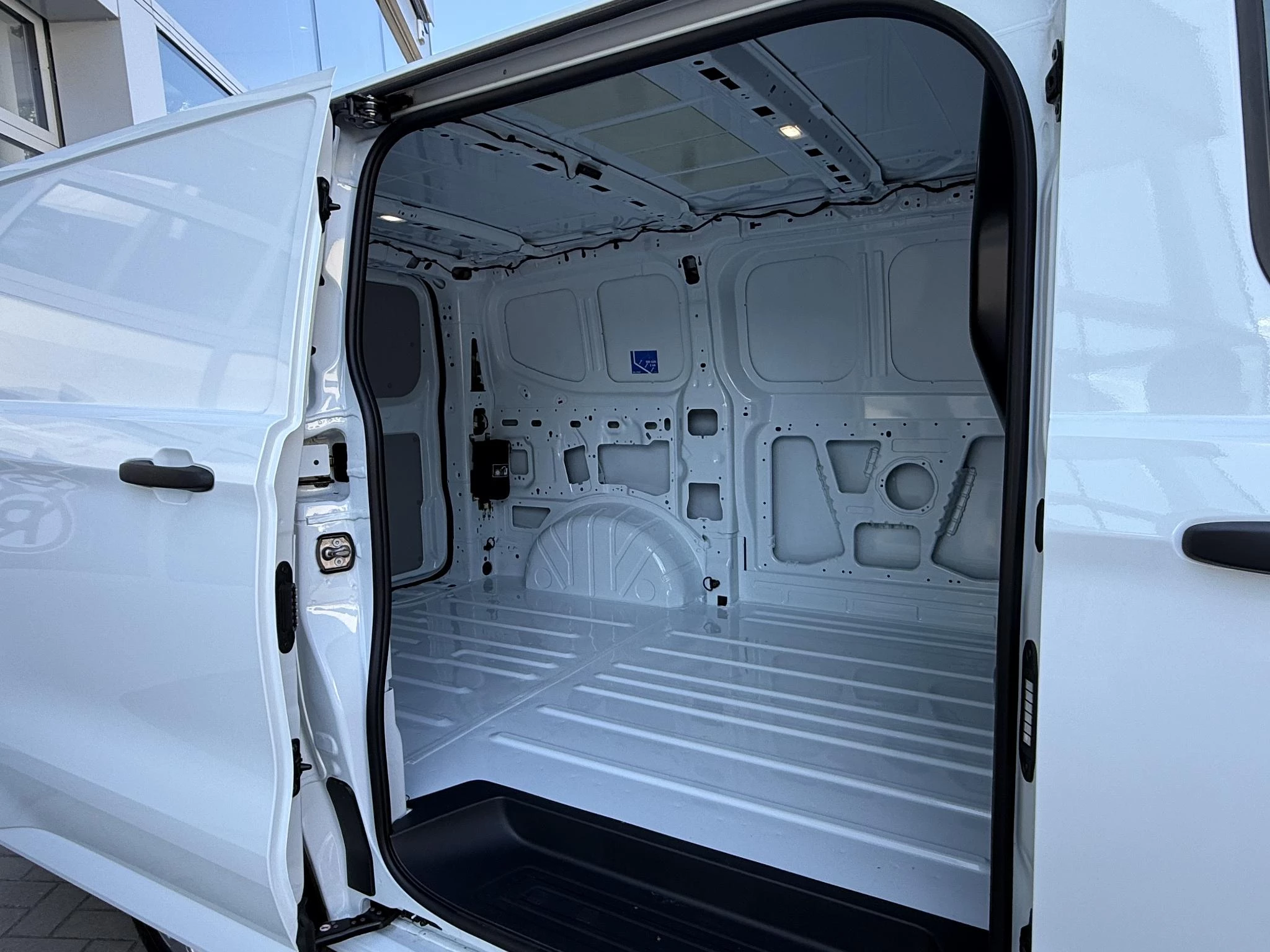 Ford-Transit Custom-image-9
