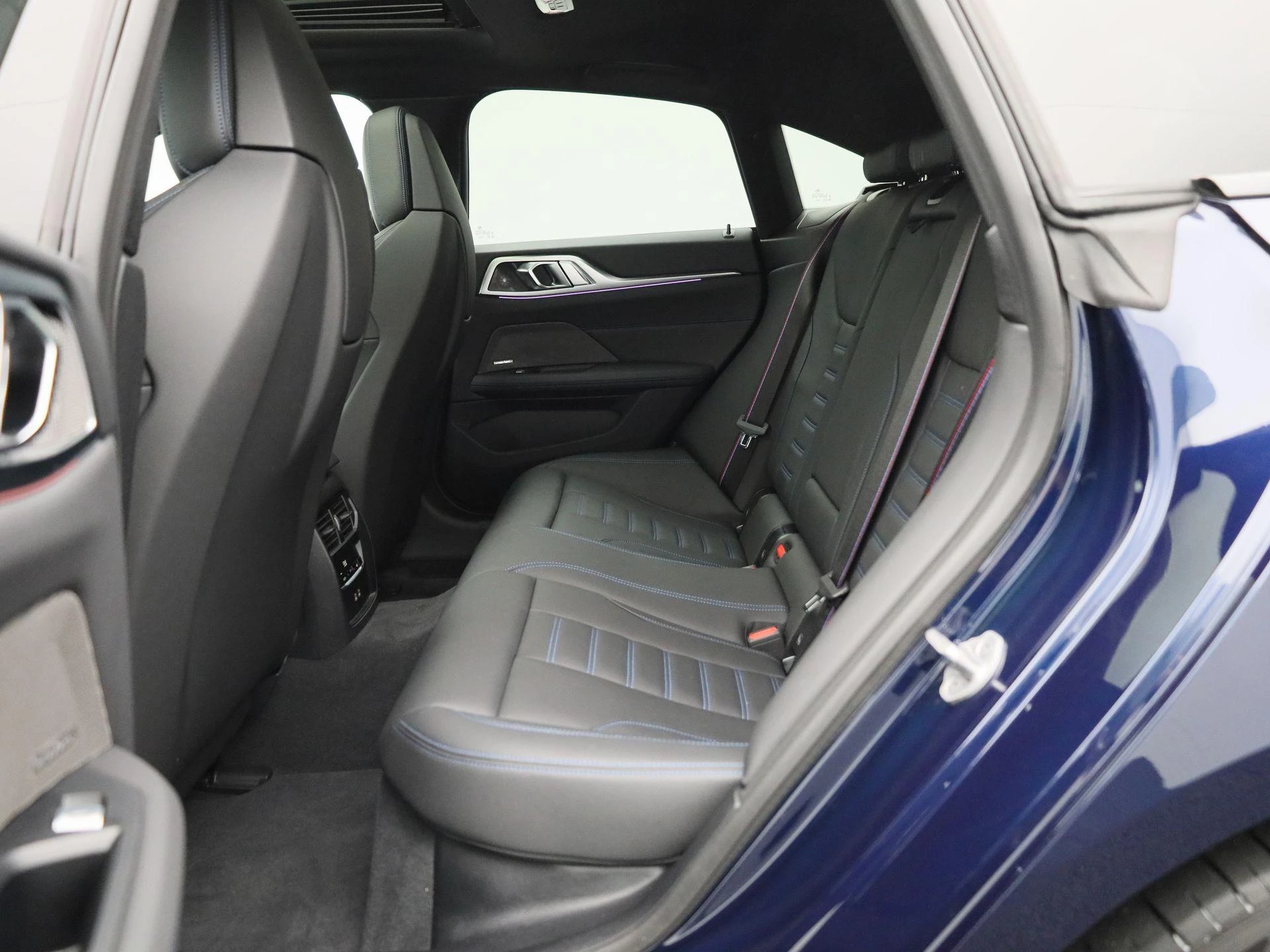 BMW-i4-image-11