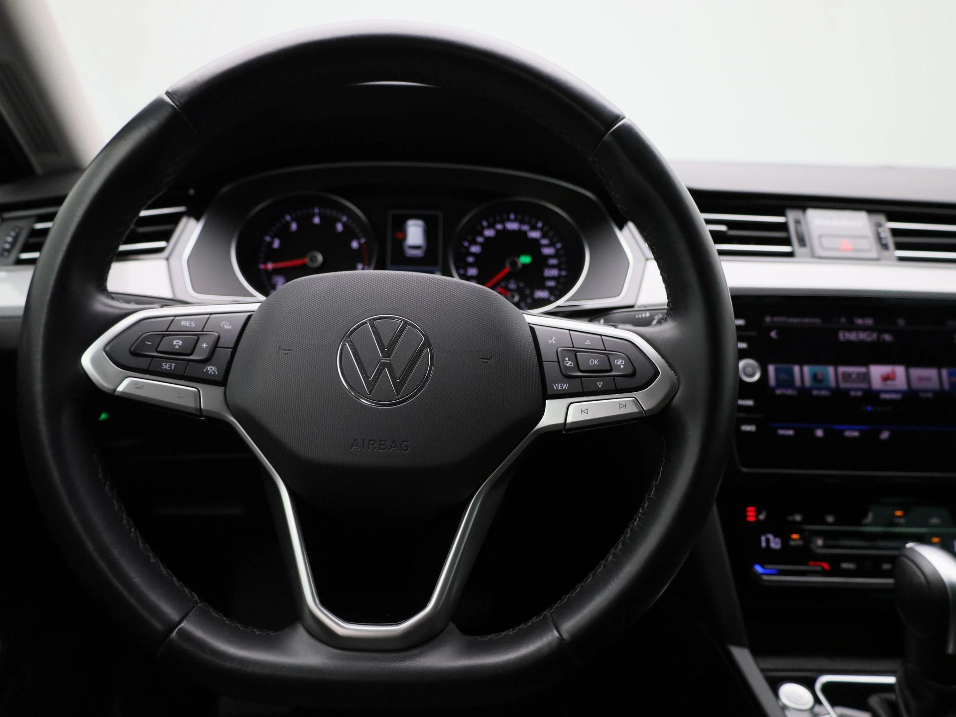 Volkswagen-Passat-image-6
