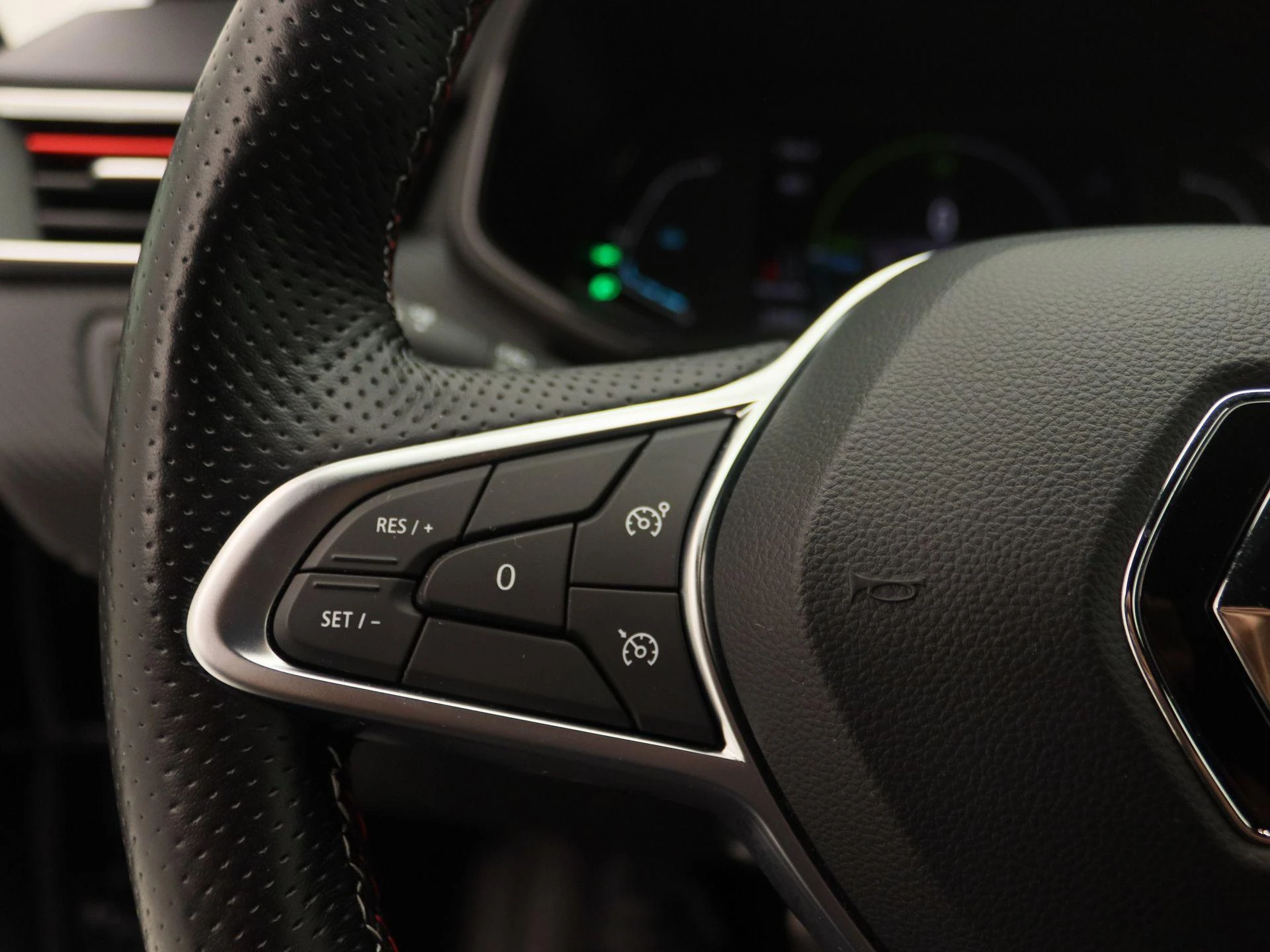 Renault-Clio-image-18