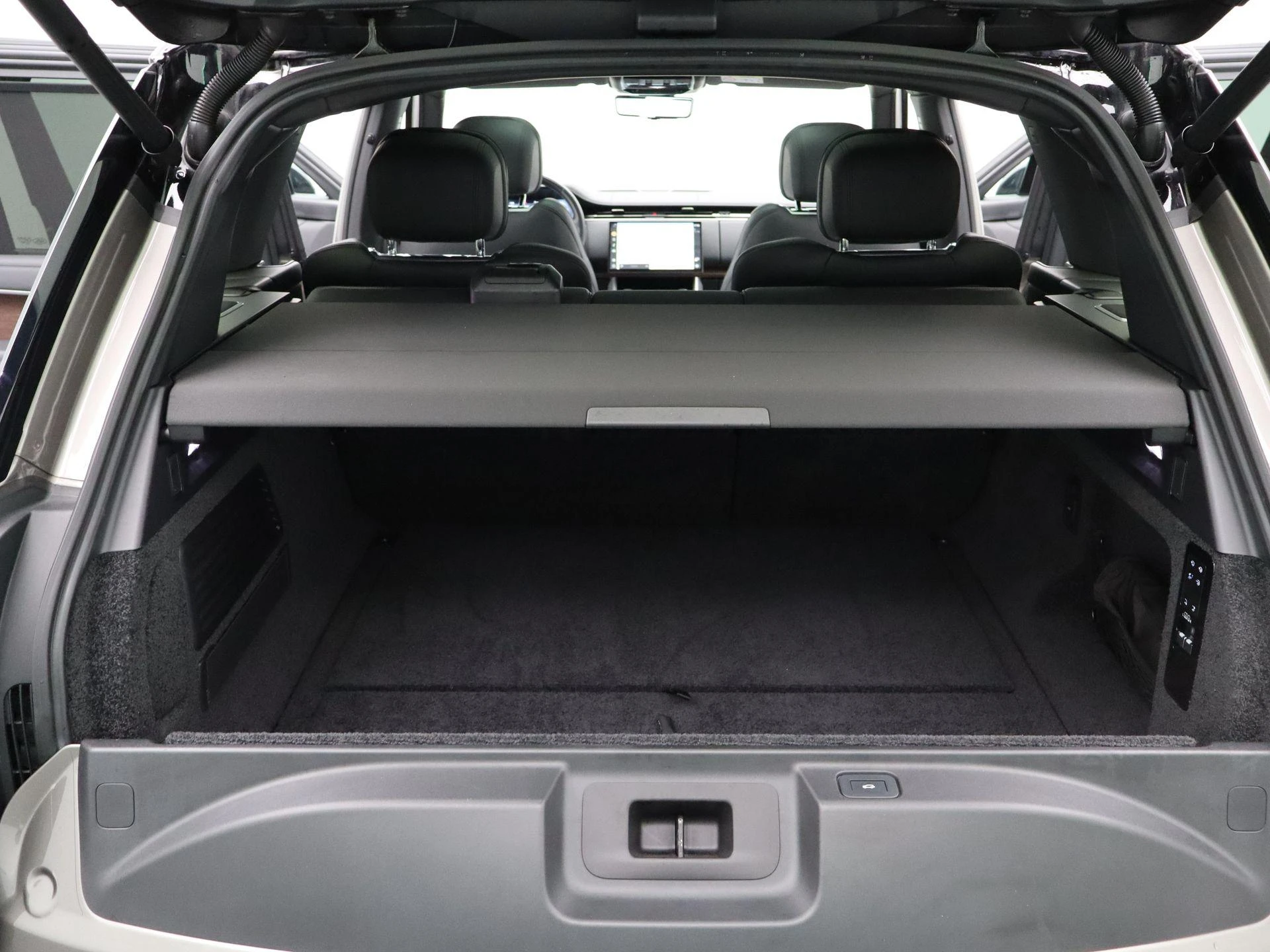 Land Rover-Range Rover-image-33