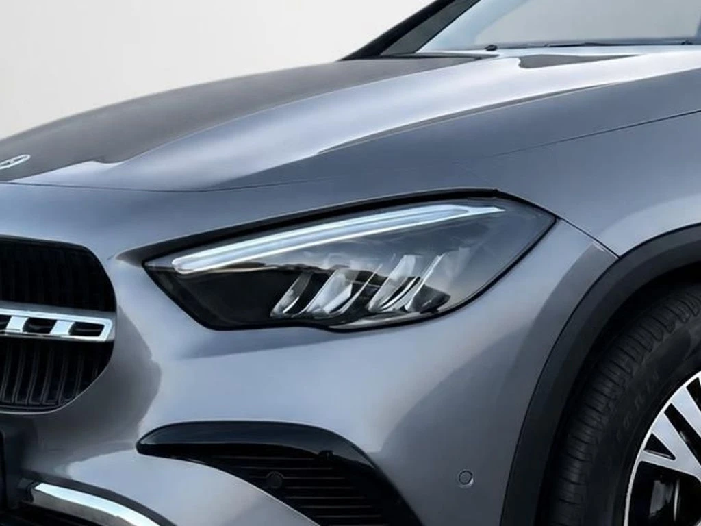 Mercedes-Benz-GLA 200 d-image-4
