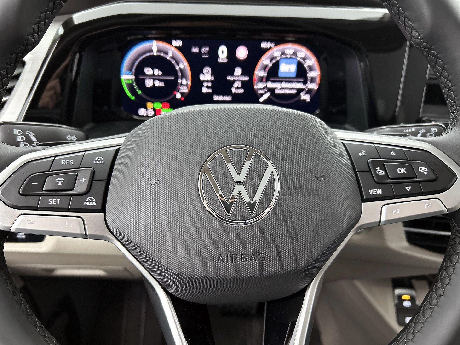 Volkswagen-Multivan-image-40